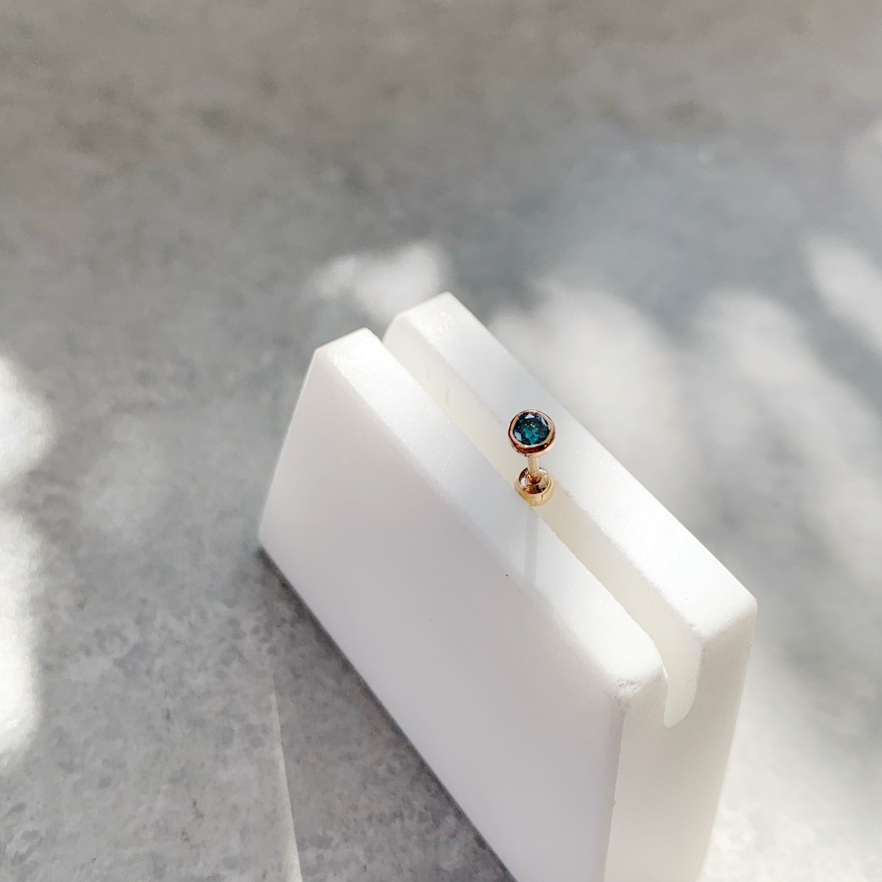 14K簡約圓邊藍鑽轉珠耳環