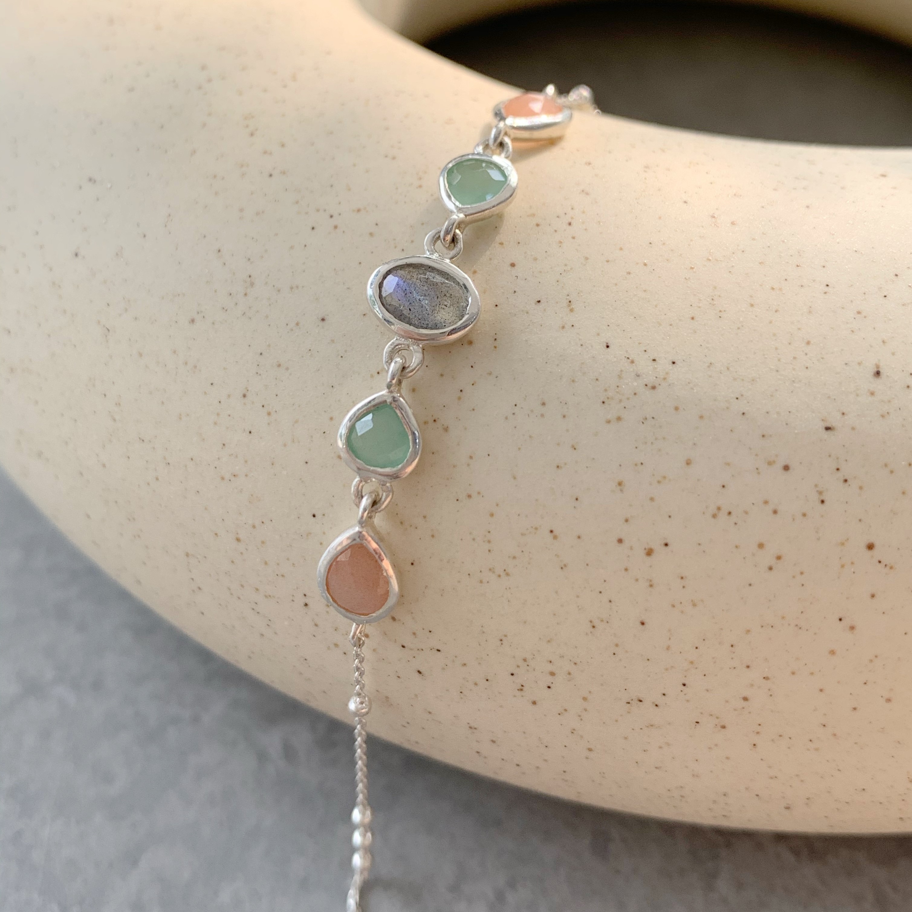 Alice田園寶石triplets手鍊