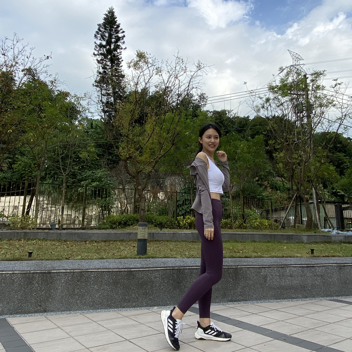 運動短袖,速乾短袖,機能短袖,跑步短,罩衫,跑步上衣,運動上衣,瑜珈罩衫,運動背心,跑步背心,速乾背心,機能背心