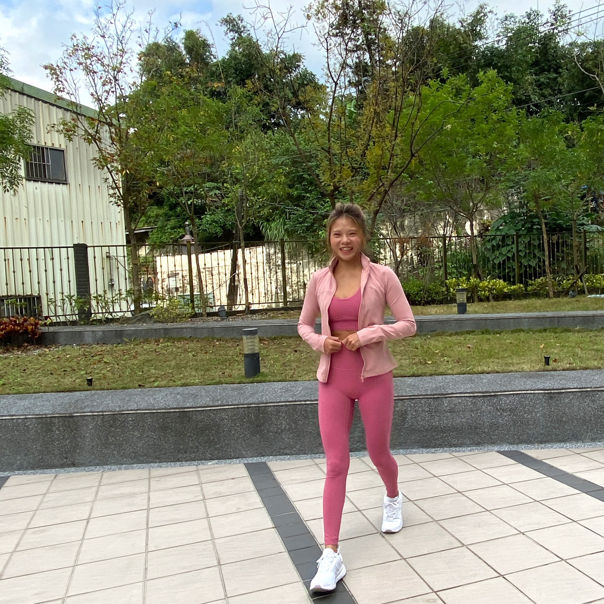 運動短袖,速乾短袖,機能短袖,跑步短,罩衫,跑步上衣,運動上衣,瑜珈罩衫,運動背心,跑步背心,速乾背心,機能背心