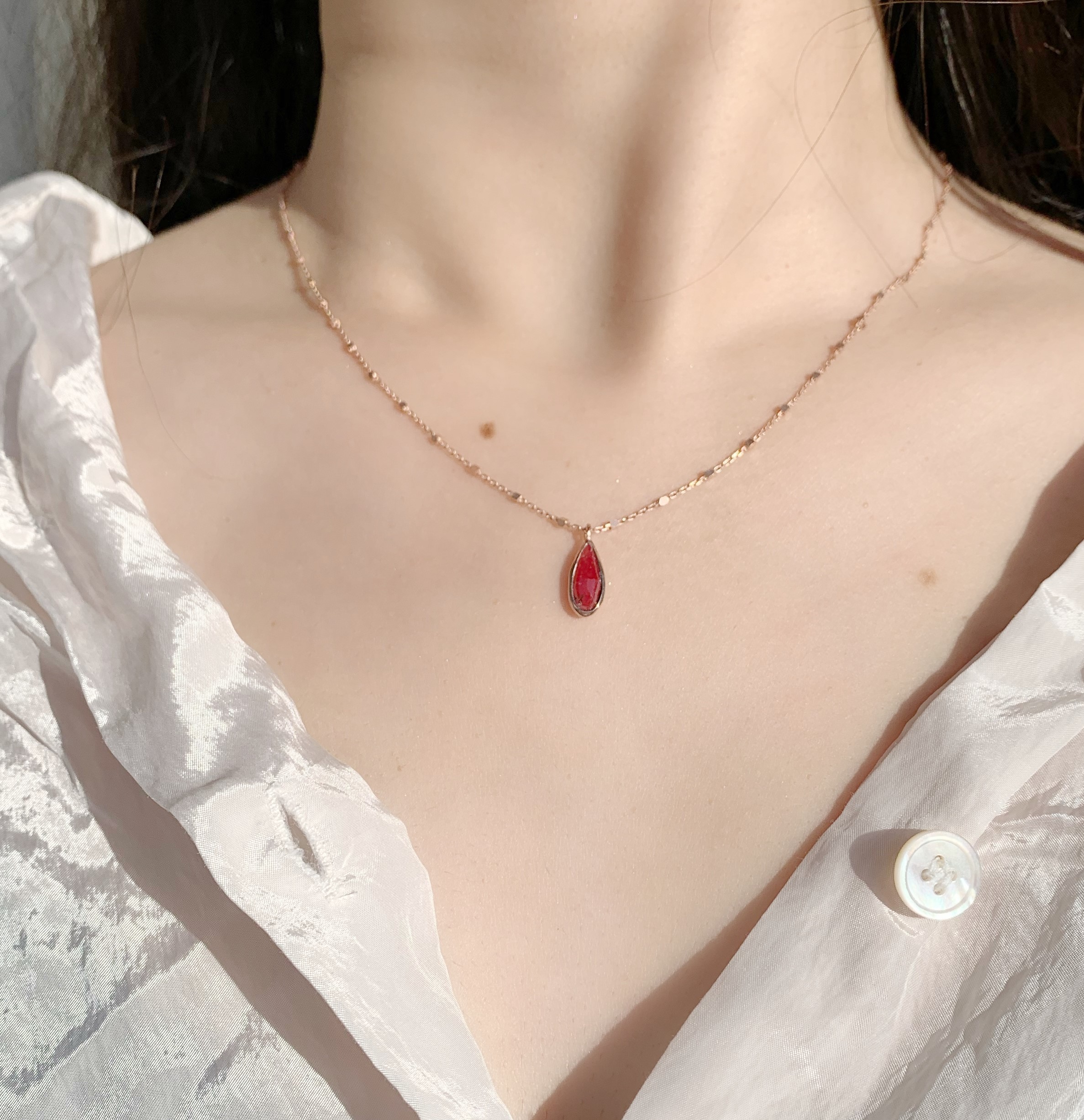 細長水滴紅寶石小方塊項鍊