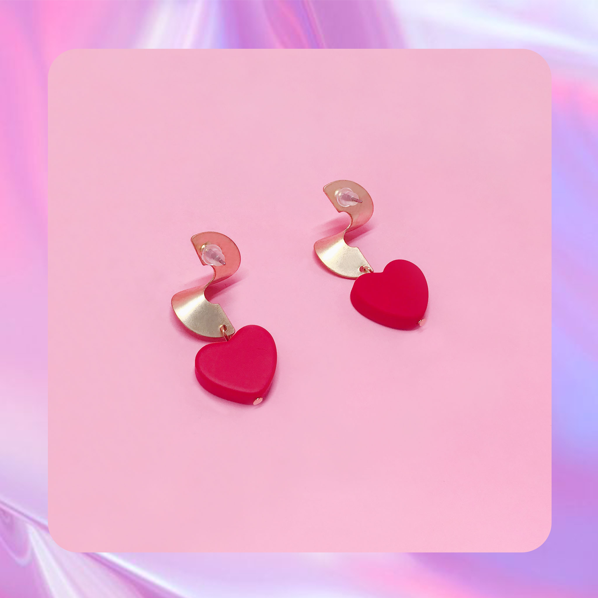 ♡ ここ這裡 ♡ 正韓質感霧面金波浪愛心耳針耳環