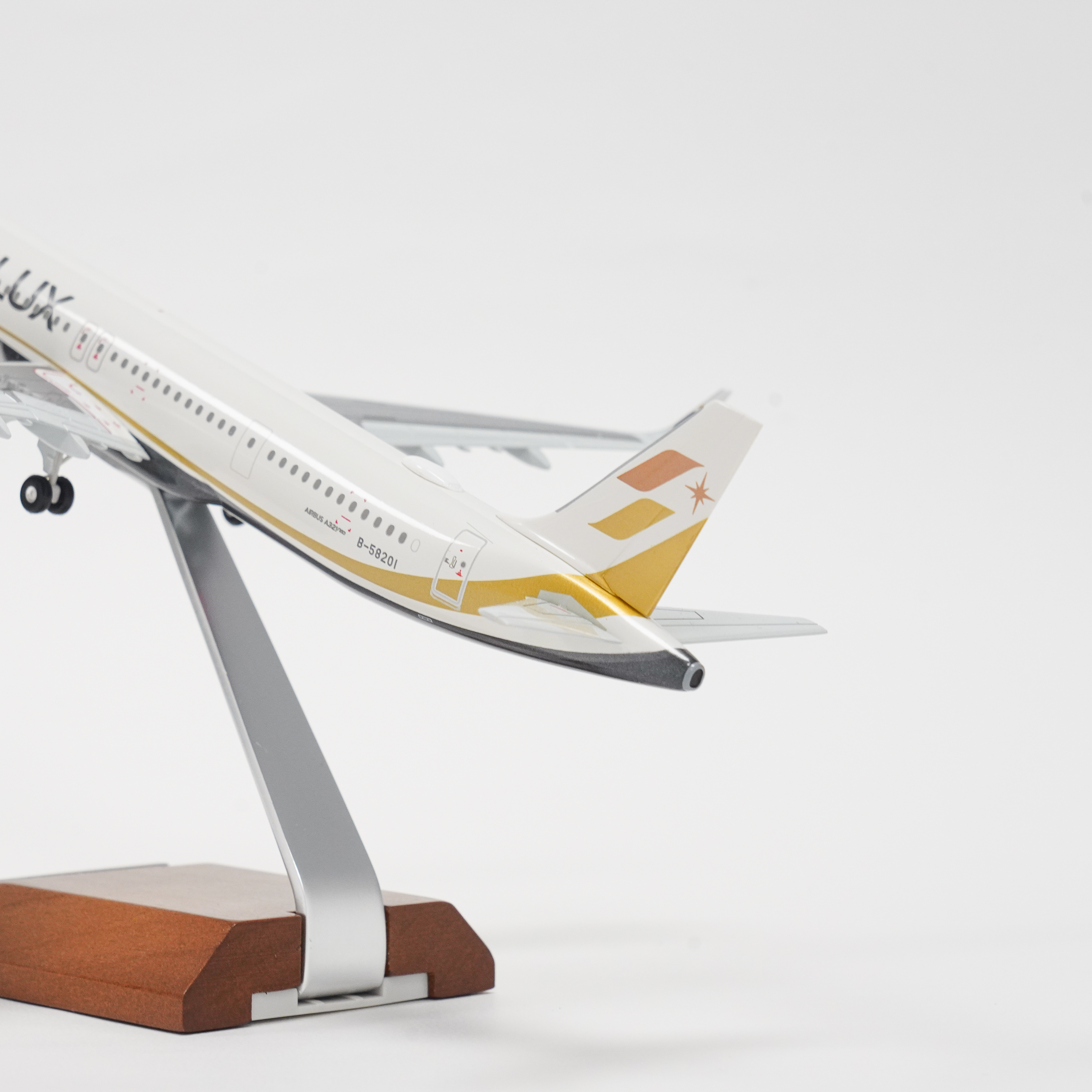 STARLUX | A321neo 1:200 飛機模型(Hogan製造)