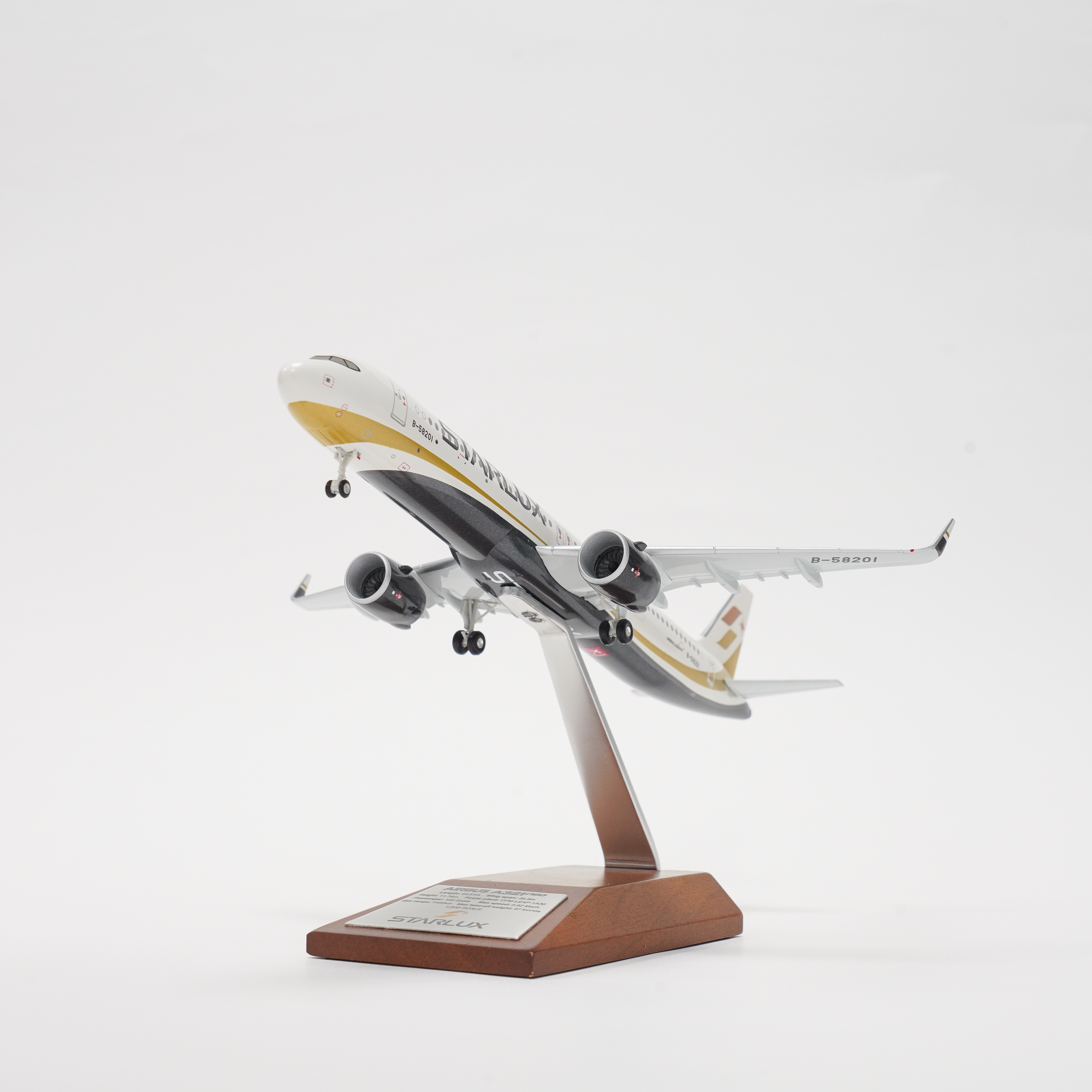 スターラックス航空 STARLUX-A321neo 1:200 模型 www.JetCollector.com: Starlux Airlines A321neo B-58201 w