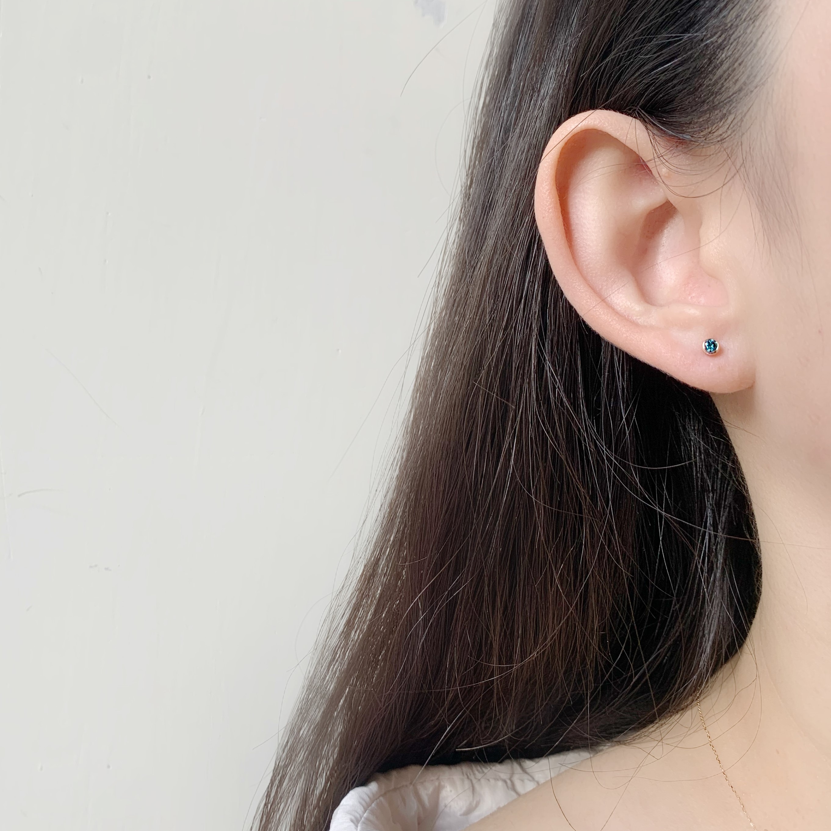 14K簡約圓邊藍鑽轉珠耳環