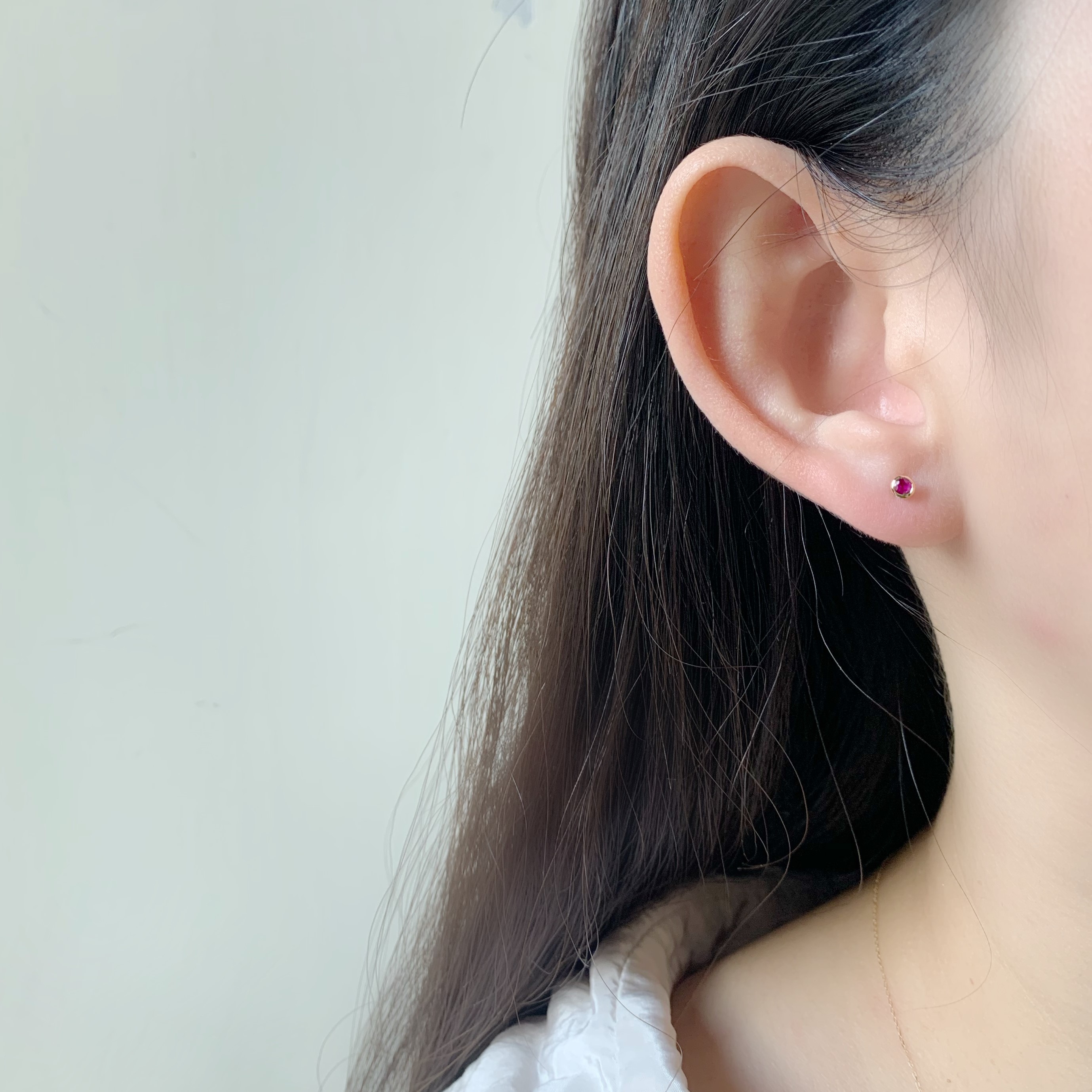 14K簡約圓邊紅寶石轉珠耳環