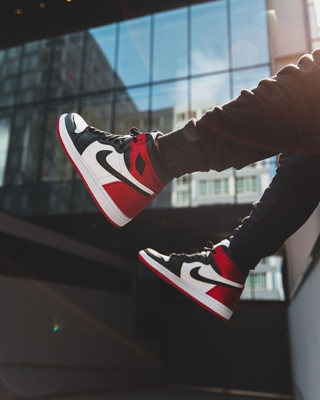 Air Jordan 1 Satin Black Toe 紅絲綢