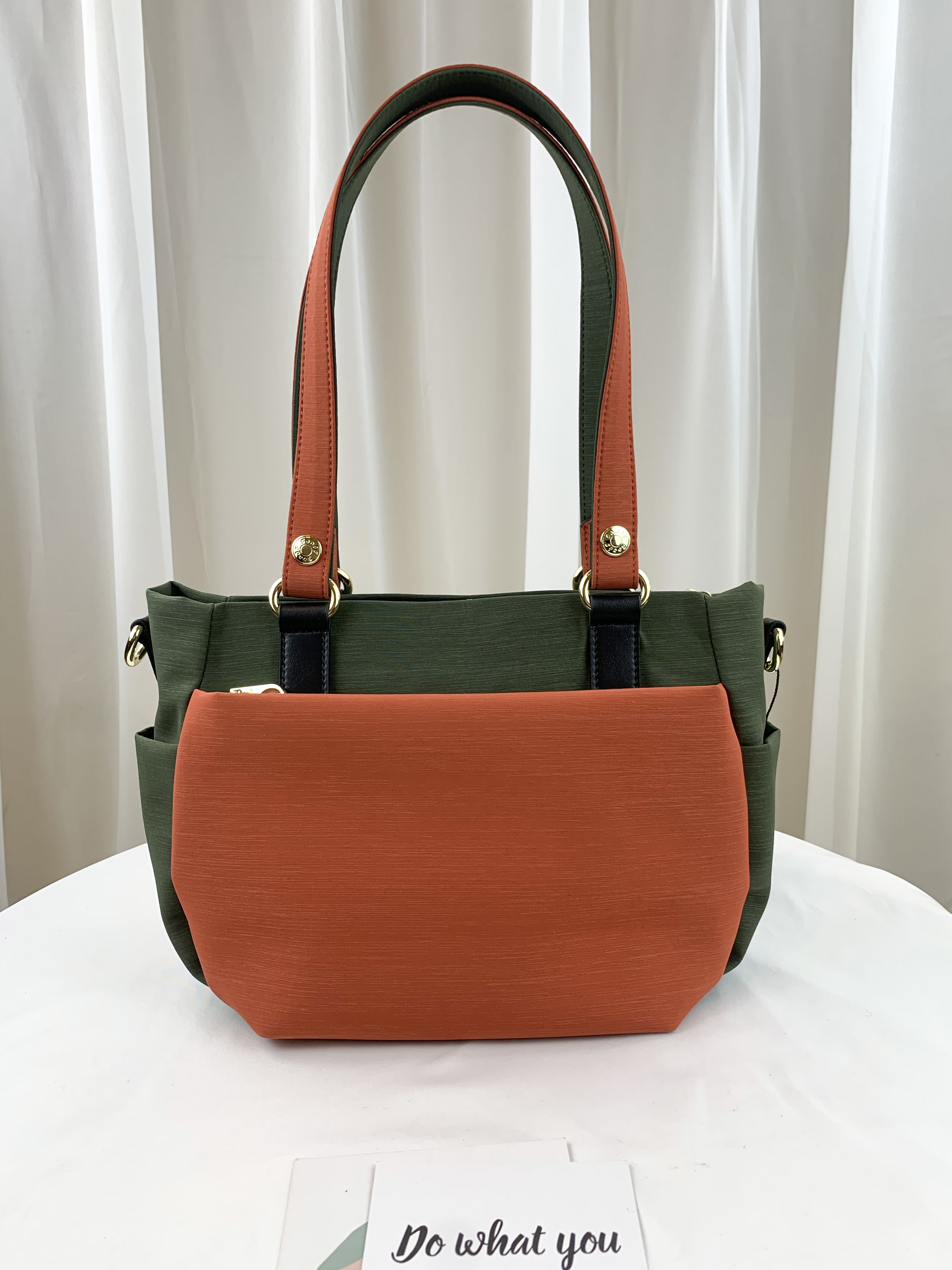 GOODS 橘綠拼色 防潑水手提包 / 側背包 附小熊吊飾  #2637