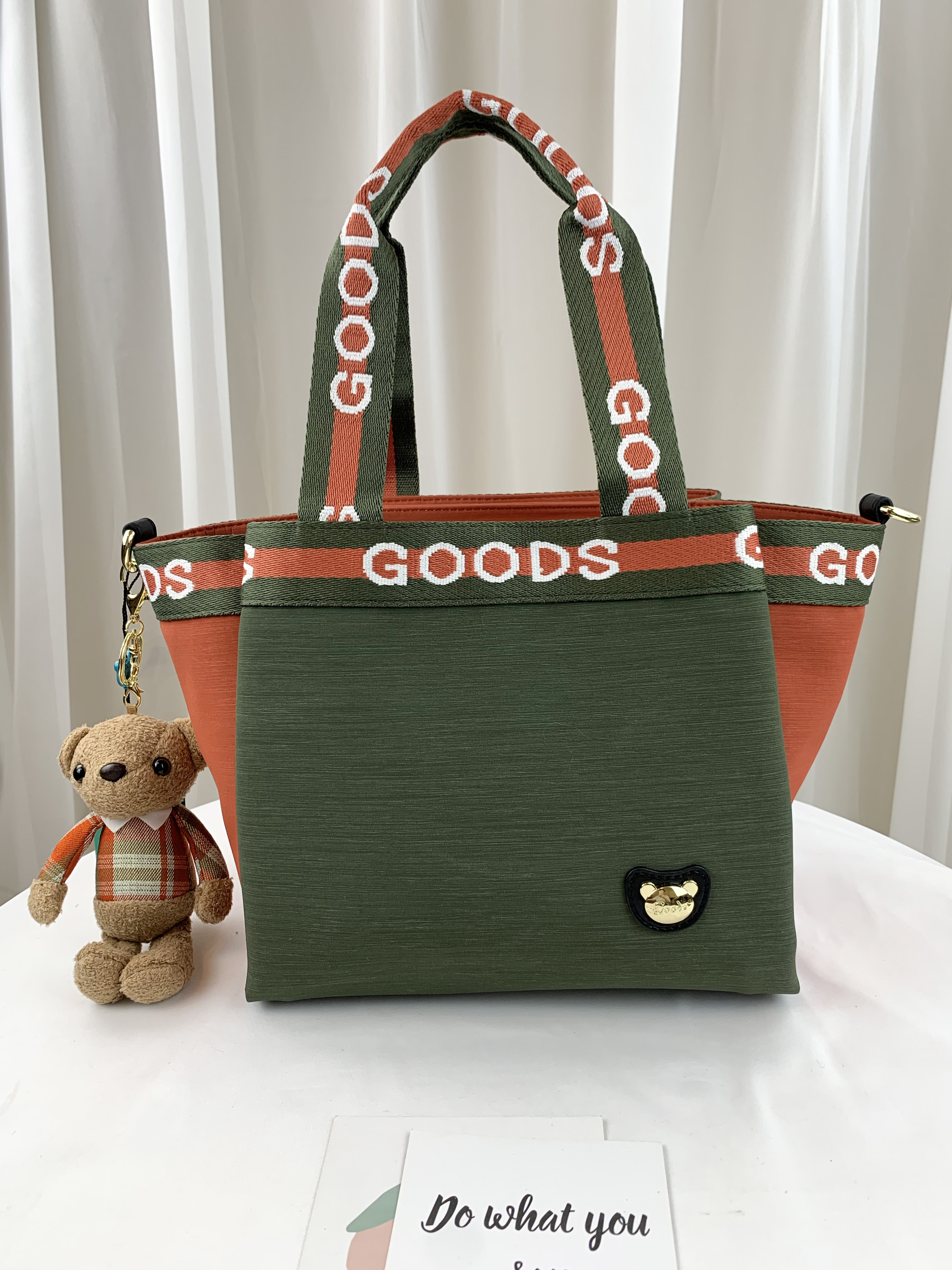 GOODS 橘綠拼色 防潑水手提包 / 側背包 附小熊吊飾 #2734