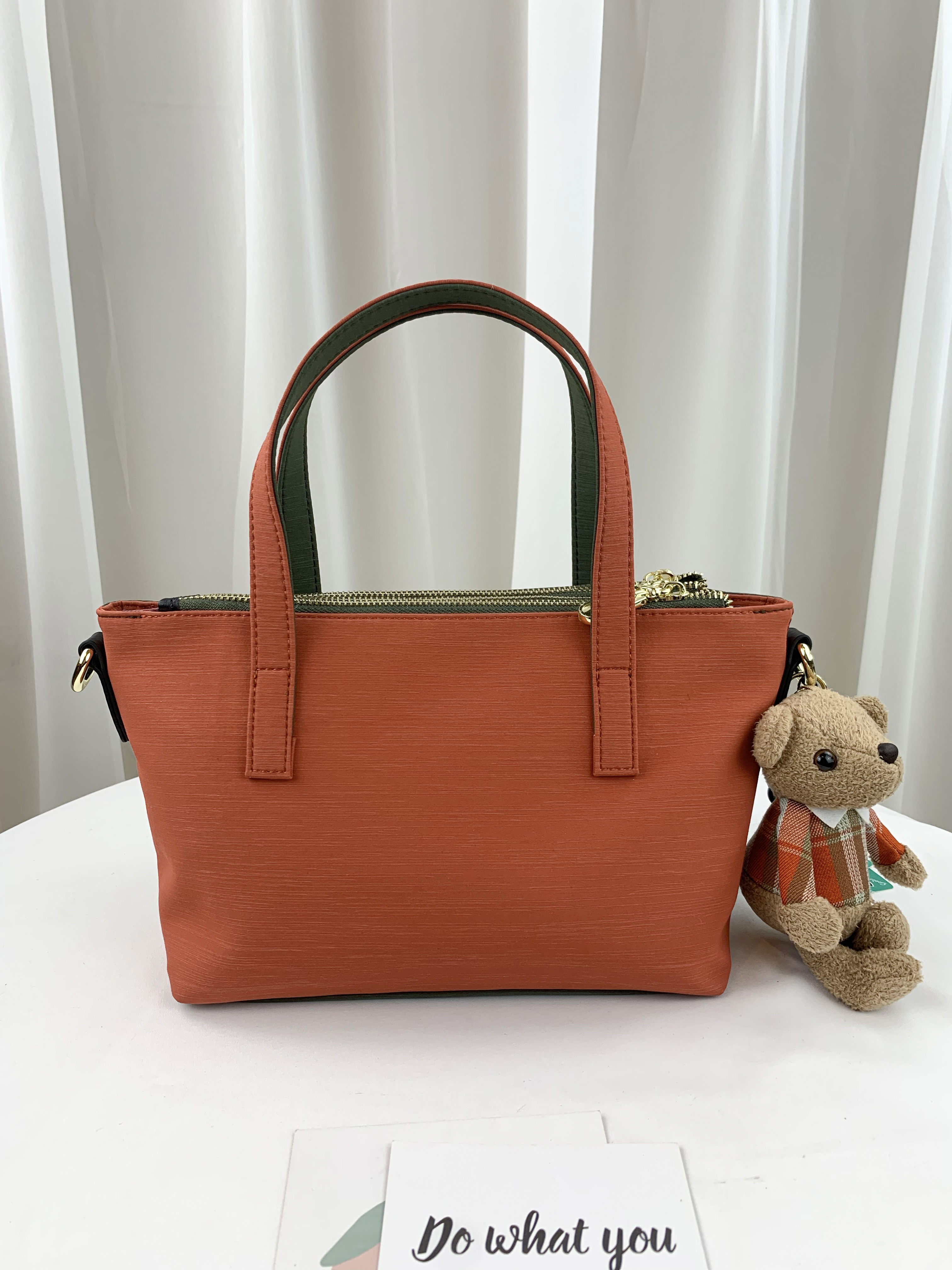 GOODS 橘綠拼色 防潑水手提包 / 側背包 附小熊吊飾 #2744