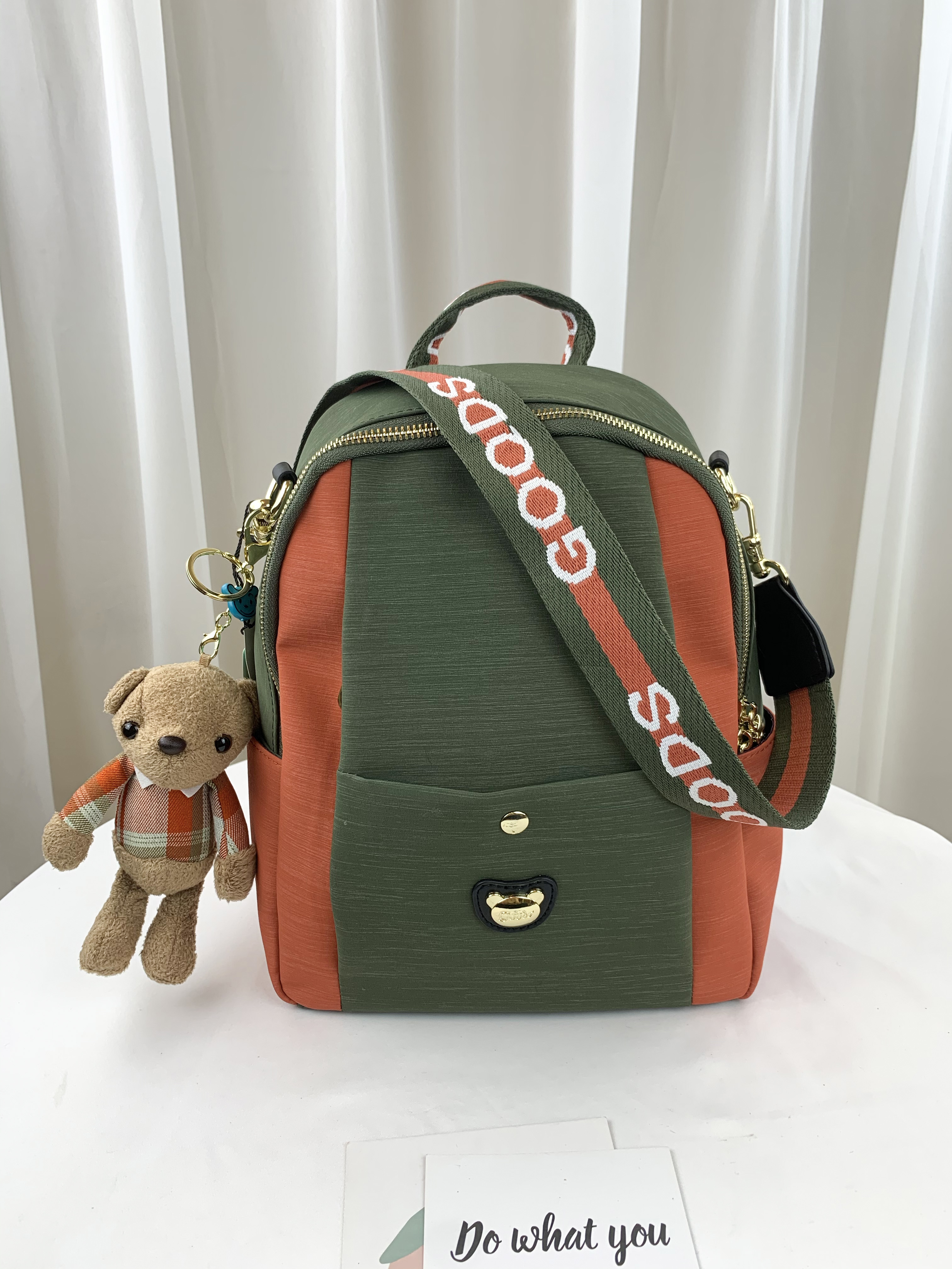 GOODS 橘綠拼色 防潑水後背包 / 側背包 附小熊吊飾 #2743