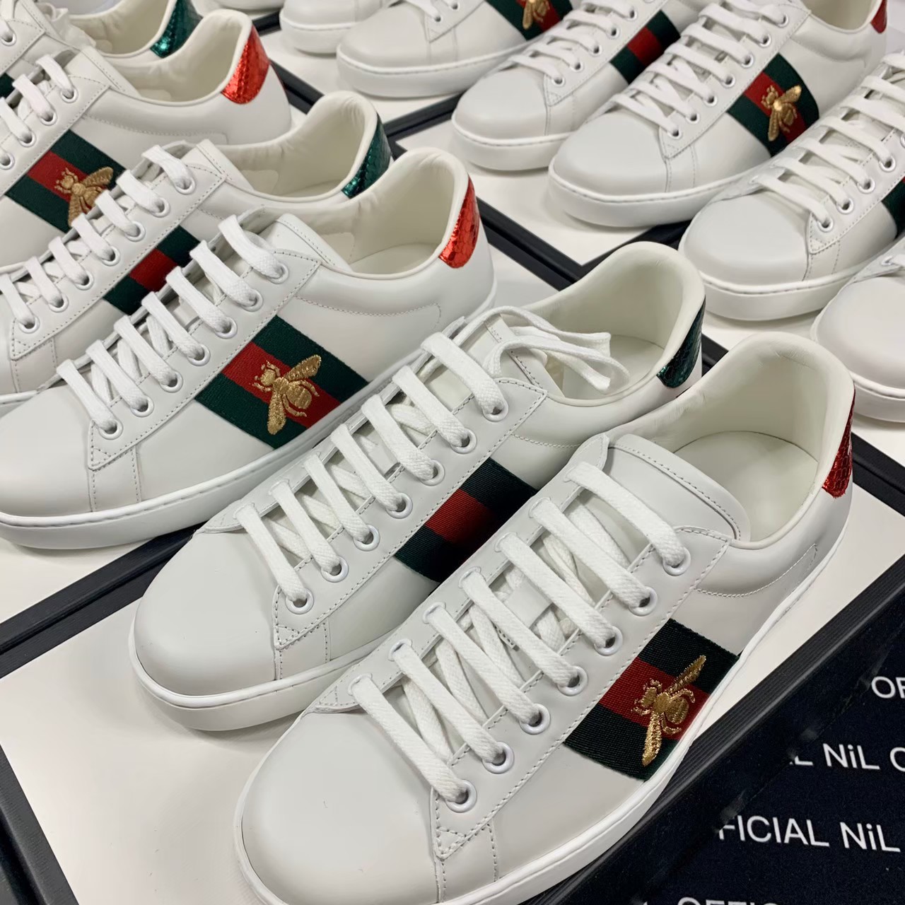 超低折扣 大折扣 Gucci 經典款 蜜蜂小白鞋