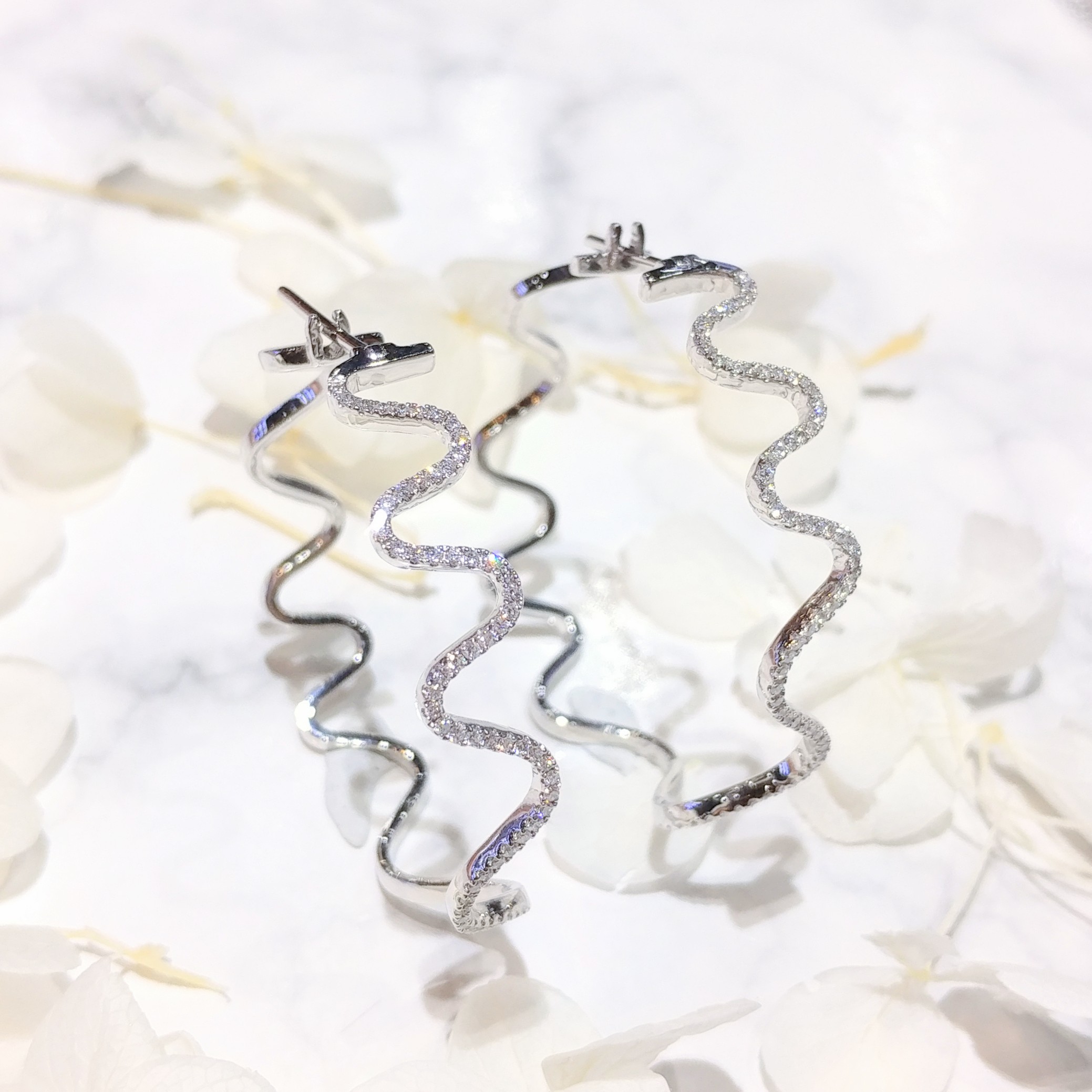 全新18K白金46份鑽石圈耳環