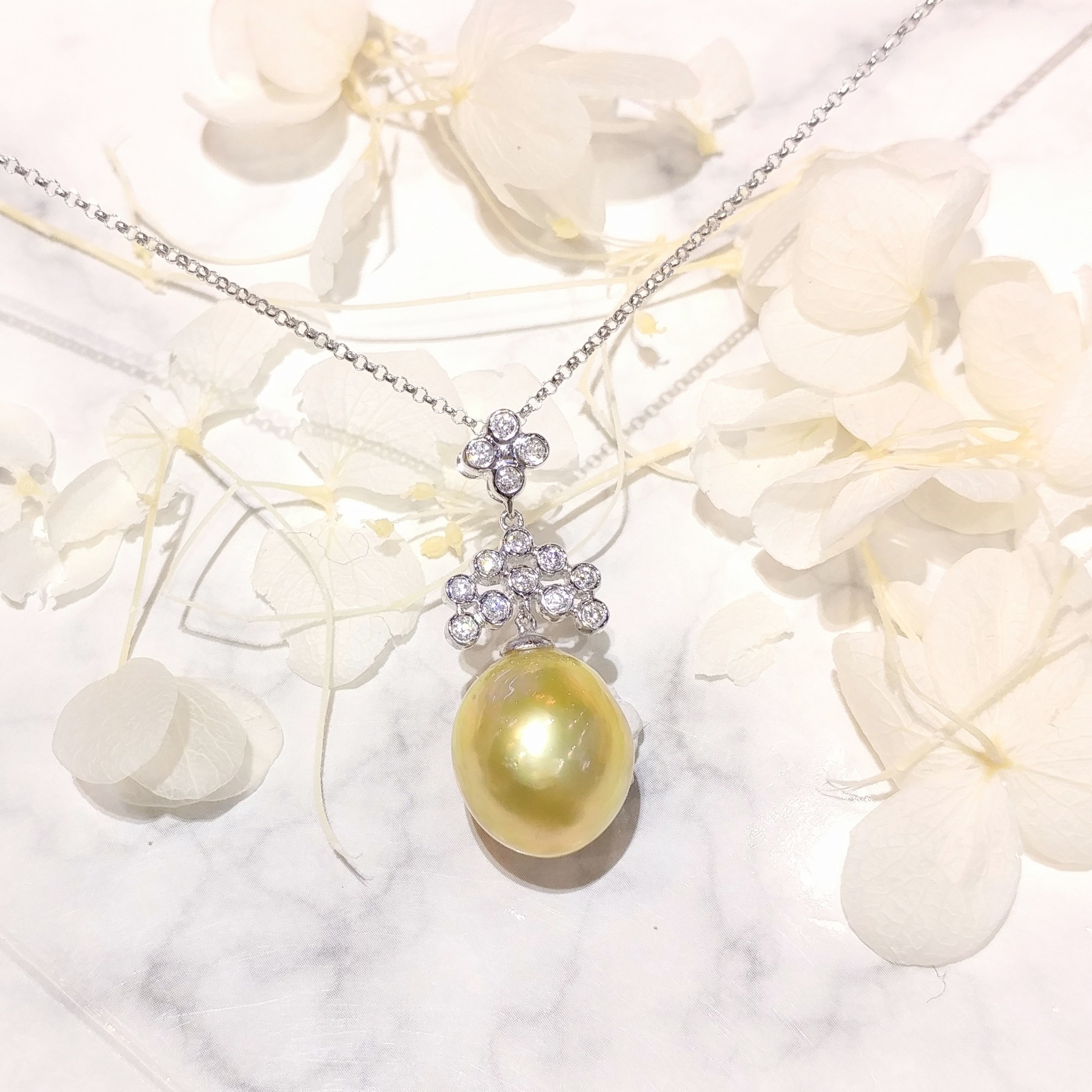 全新18K白金23份鑽石配珍珠吊墜