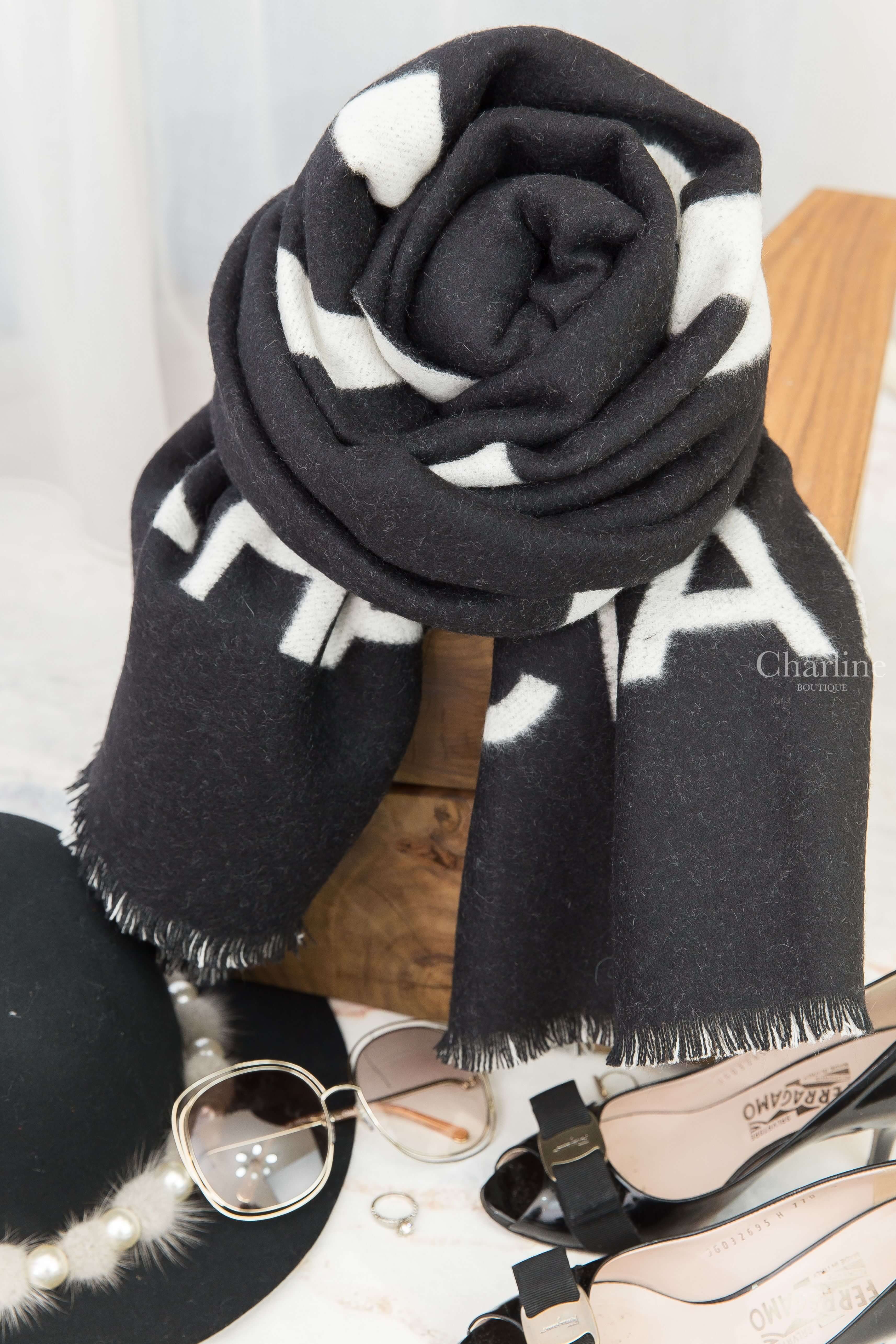 Chanel Cashmere Scarf 黑色/白色CC雙面喀什米爾圍巾