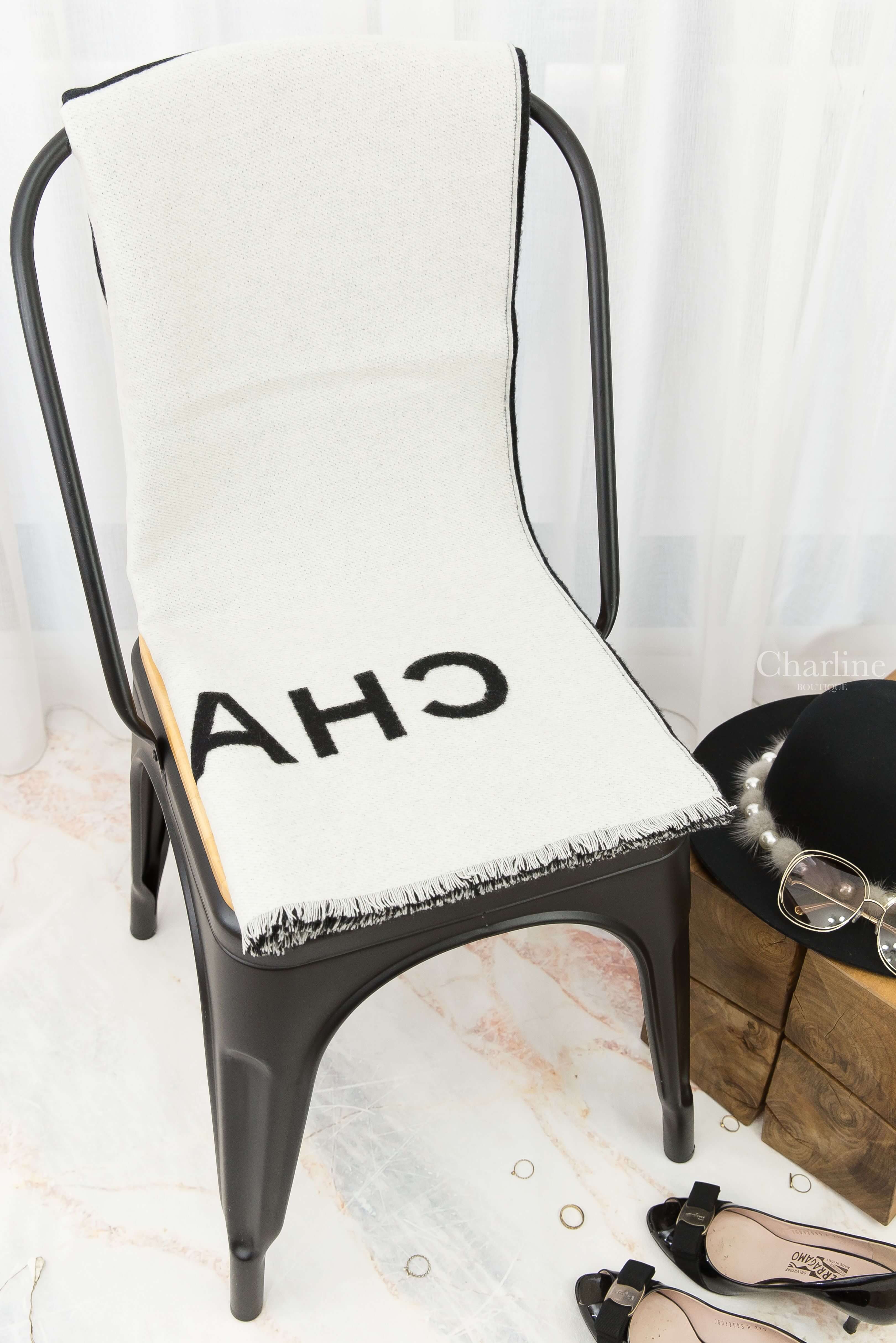 Chanel Cashmere Scarf 黑色/白色CC雙面喀什米爾圍巾-Charline Boutique 精品代購