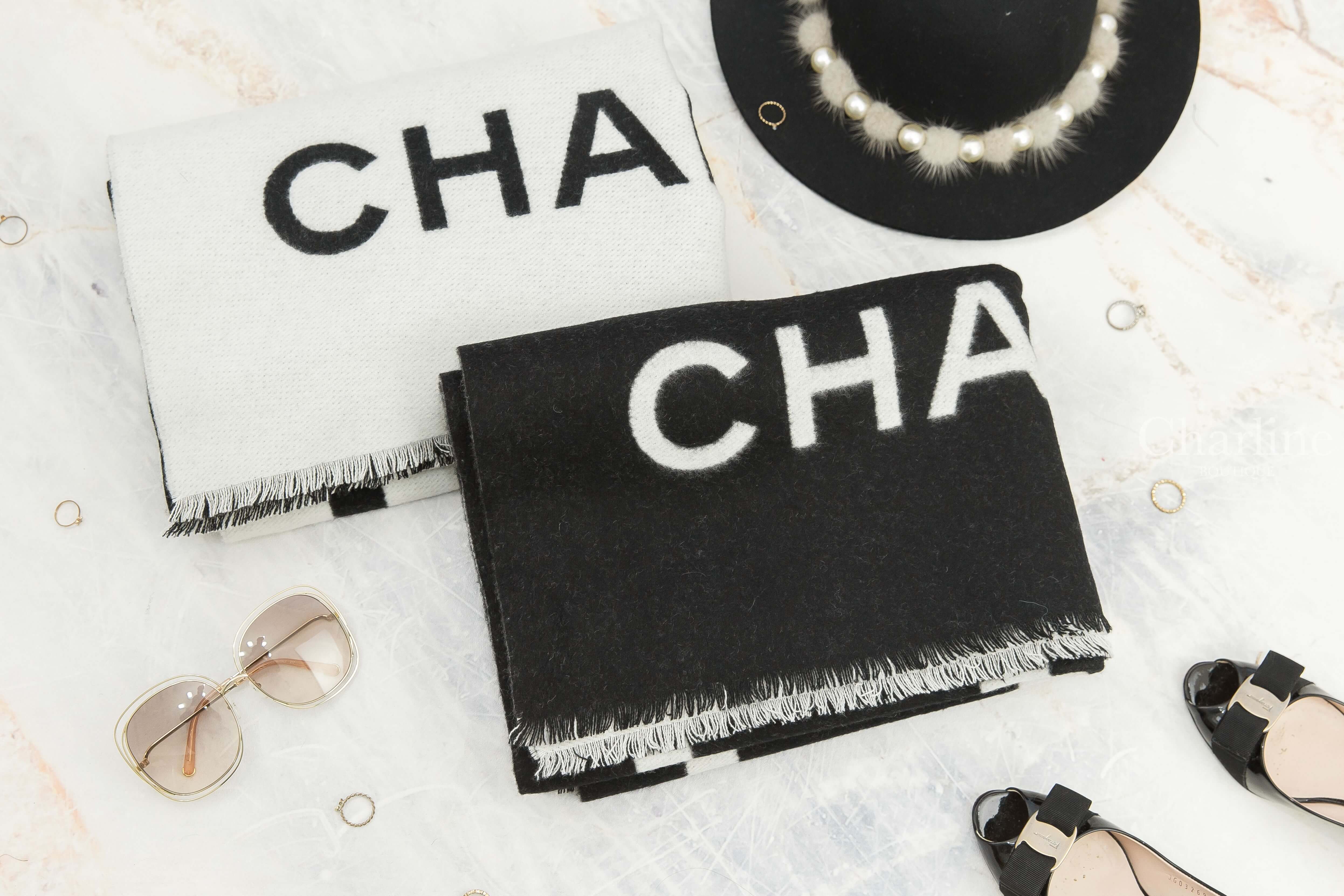 Chanel Cashmere Scarf 黑色/白色CC雙面喀什米爾圍巾-Charline Boutique 精品代購