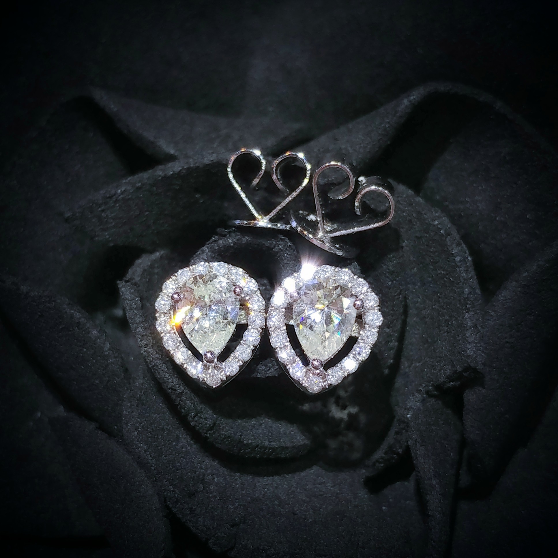 全新18K白金【主石73份梨型鑽石】配小鑽共91份耳環