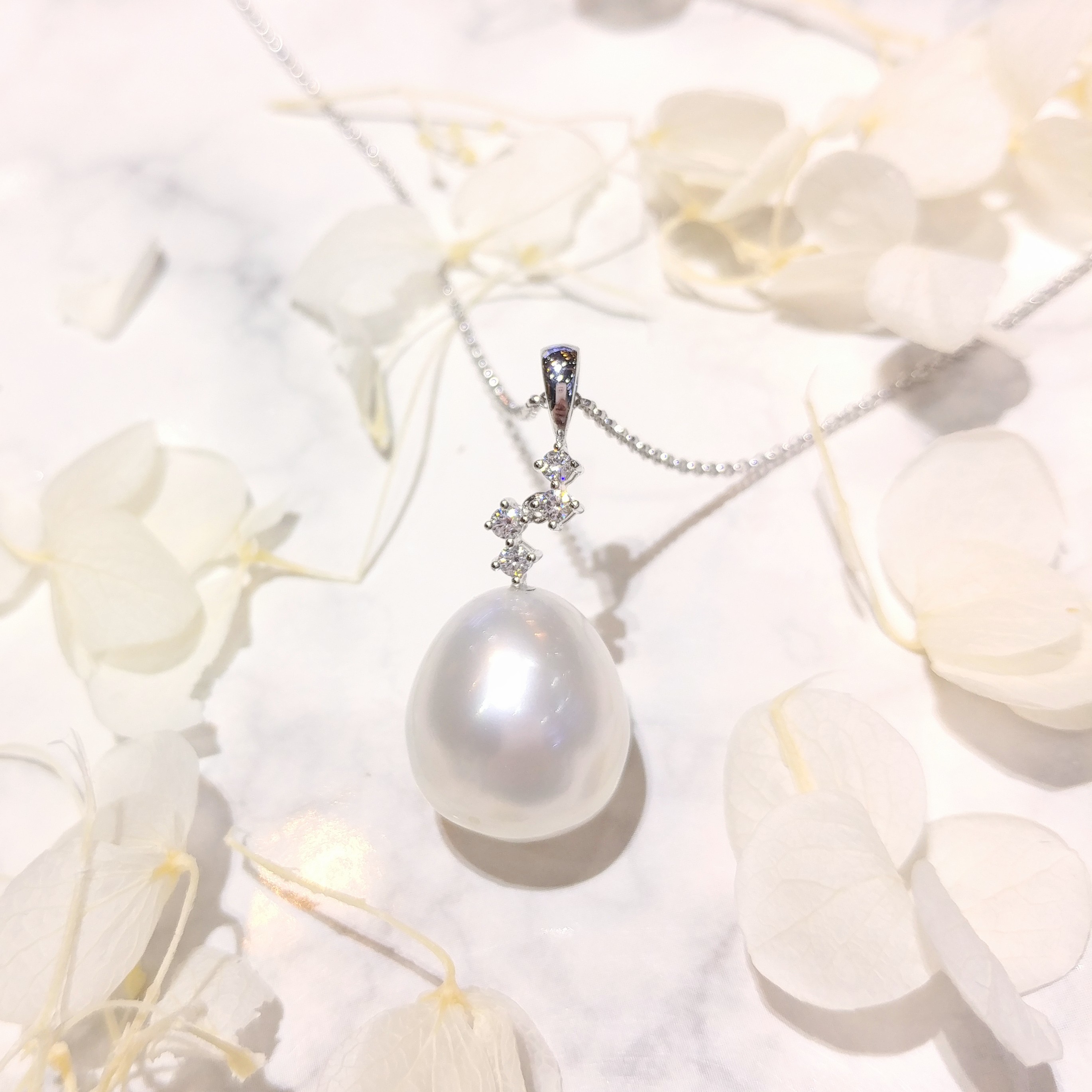 全新18K白金8份鑽石吊墜