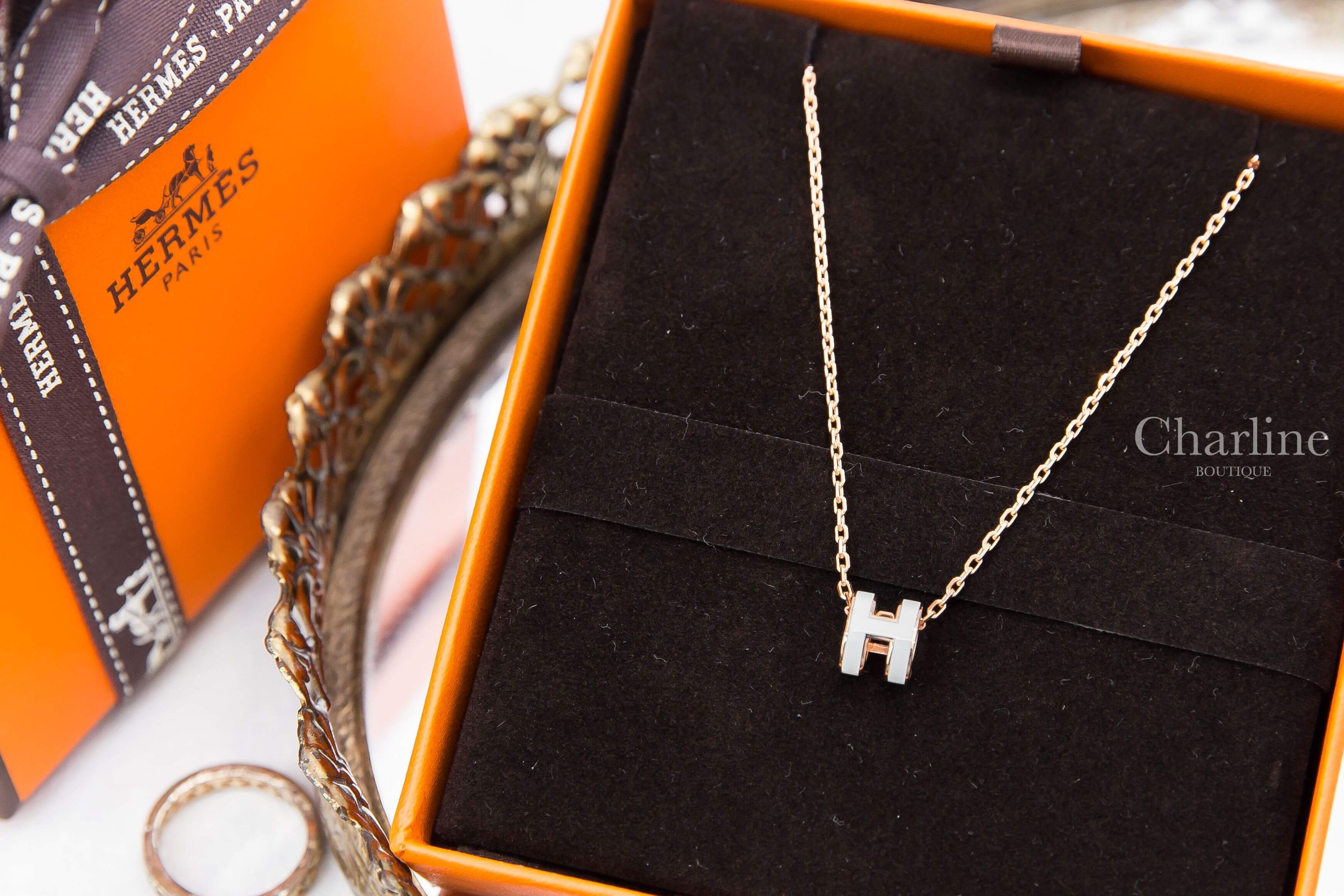 Hermès Mini Pop H Pendant 白色迷你珐瑯鍍玫瑰金簍空橢圓項鍊-Charline Boutique 精品代購