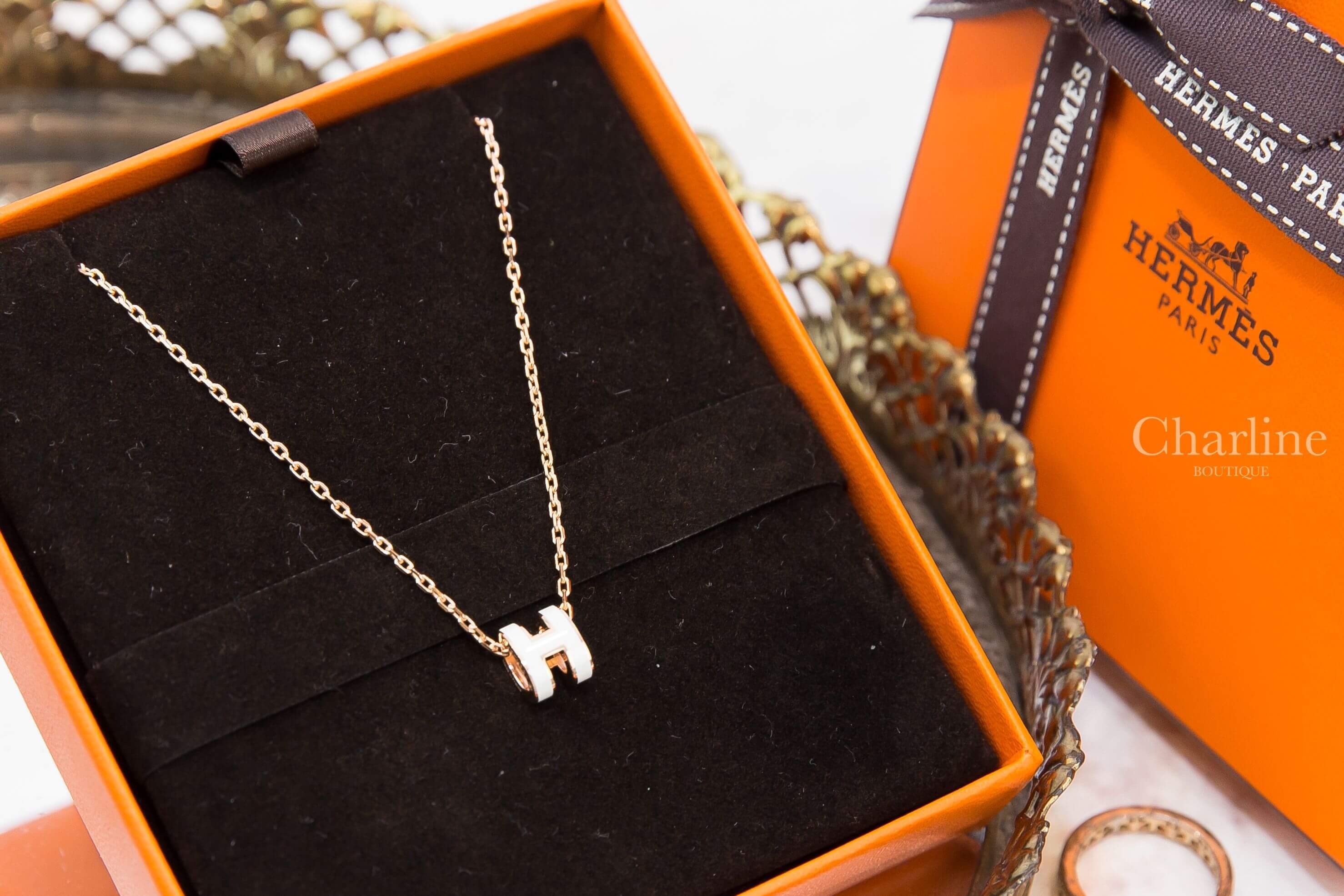 Hermès Mini Pop H Pendant 白色迷你珐瑯鍍玫瑰金簍空橢圓項鍊-Charline Boutique 精品代購