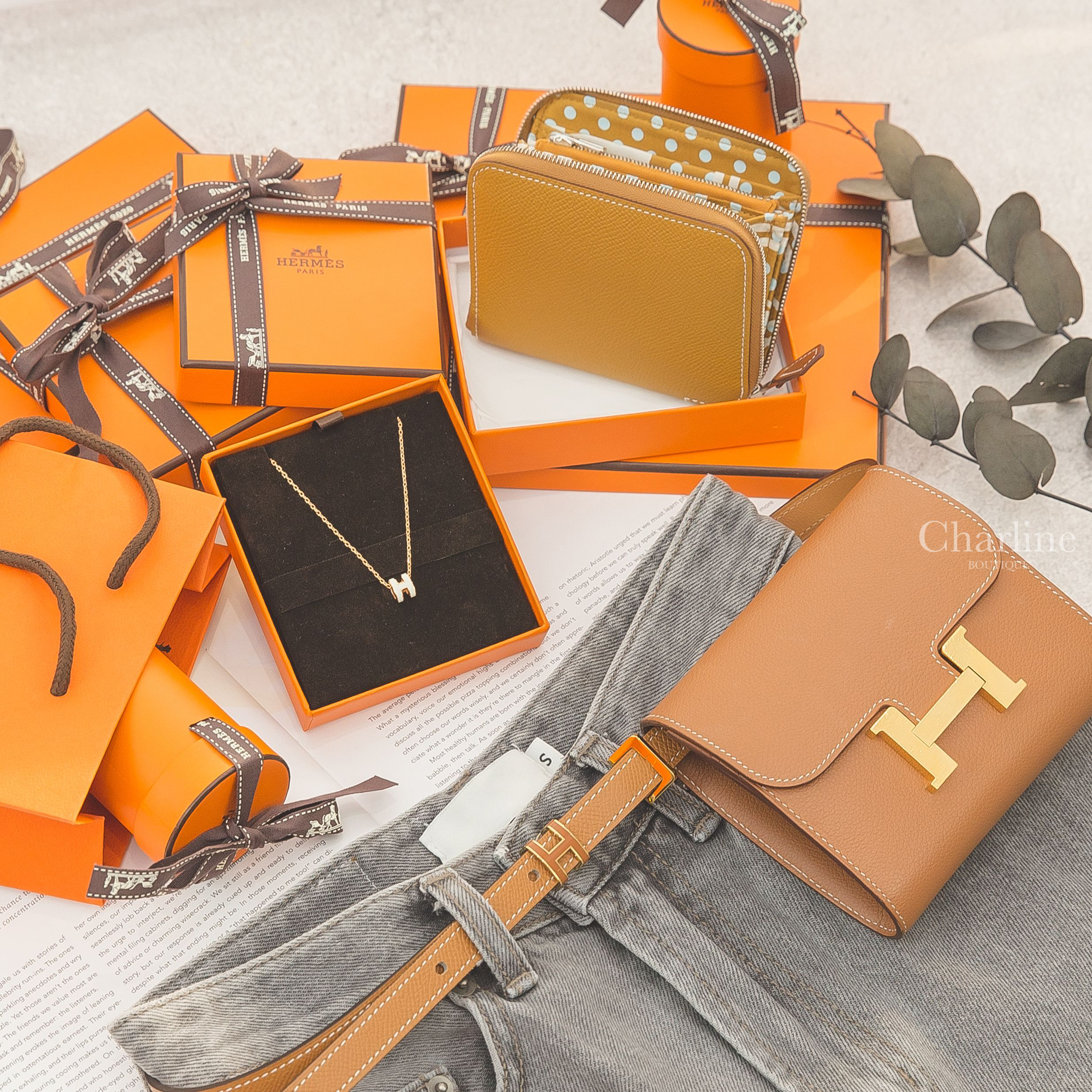 Hermès Mini Pop H Pendant 白色迷你珐瑯鍍玫瑰金簍空橢圓項鍊,芝麻黃色銀拉鍊絲巾短夾,焦糖色金釦短夾,Hermès Pop H 15 Belt 焦糖色金釦H皮帶-Charline Boutique 精品代購