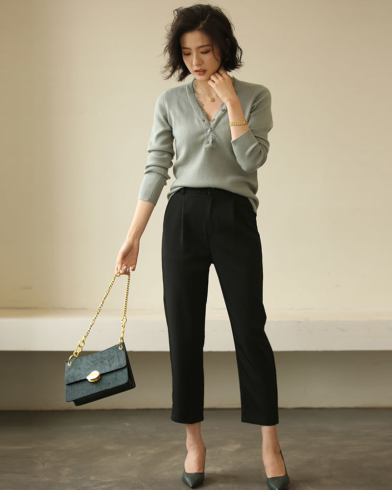 DEER.W V領蕾絲滾邊鈕釦坑條針織上衣 灰綠