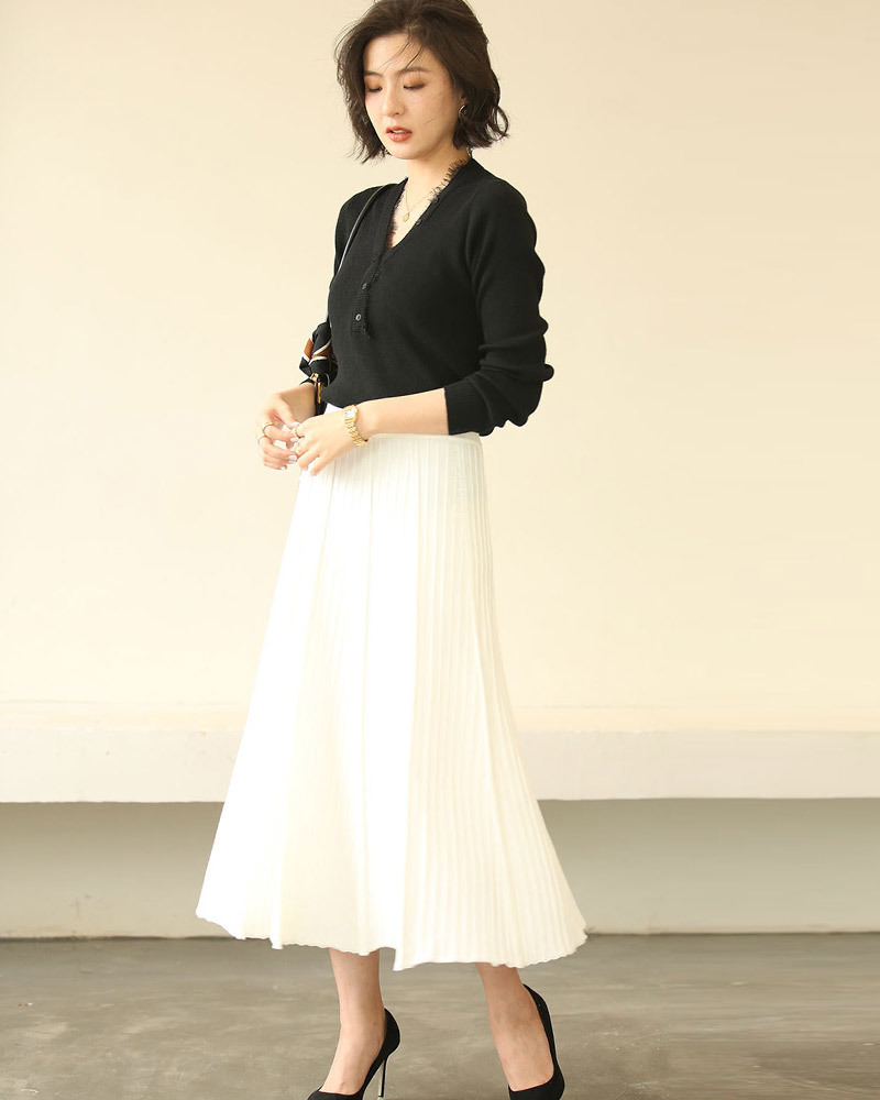 DEER.W V領蕾絲滾邊鈕釦坑條針織上衣 黑色