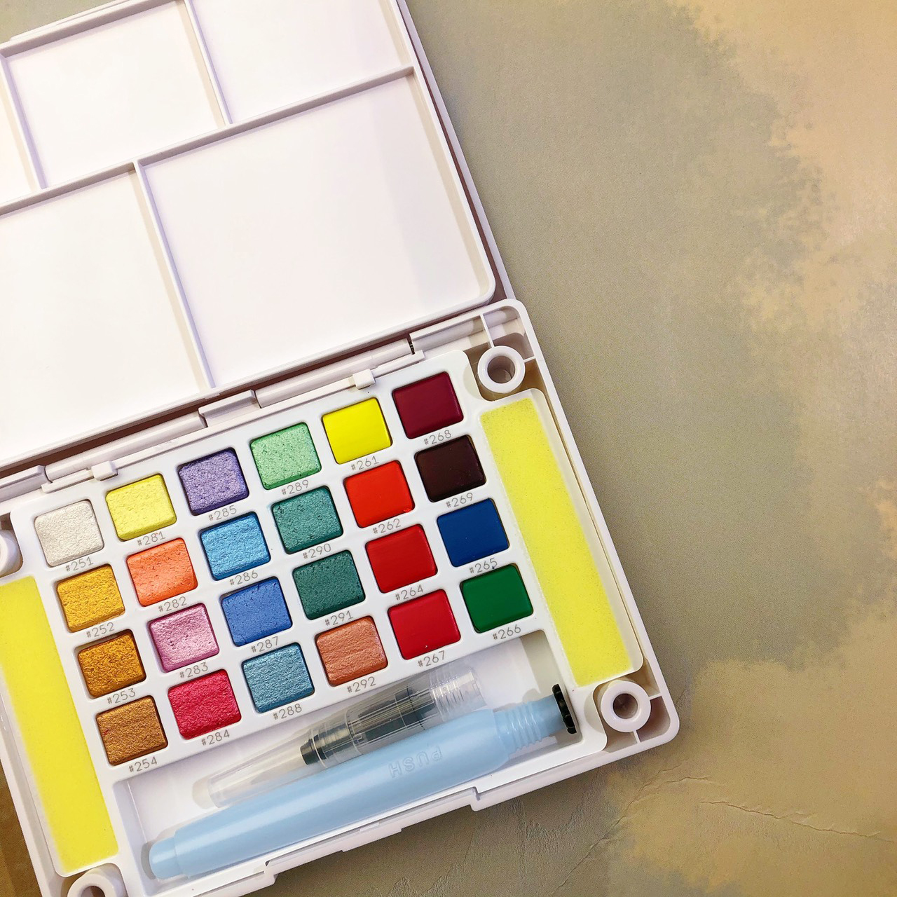 日本櫻花SAKURA Koi塊狀水彩套裝 (24色) 附自來水筆