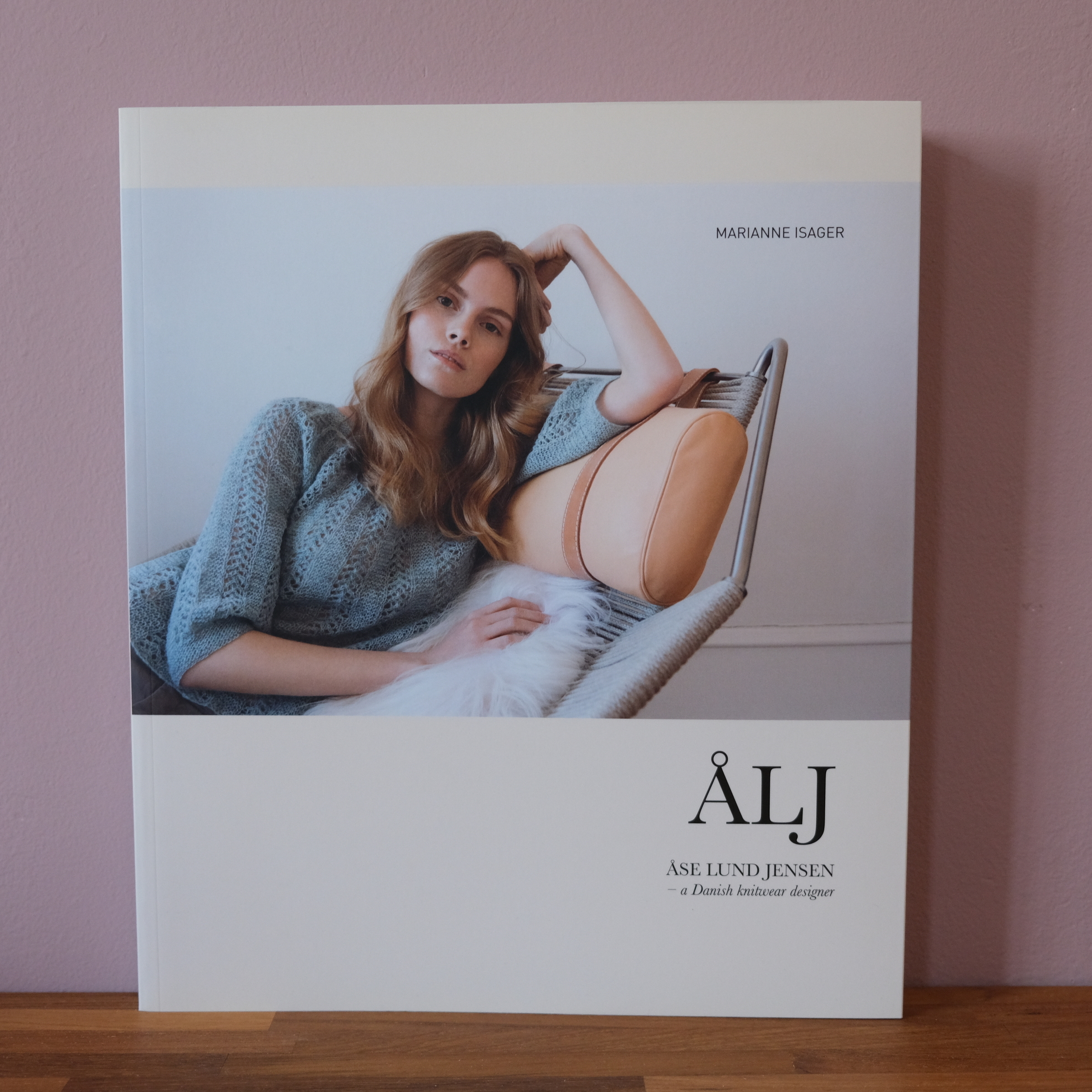 ÅLJ by Marianne Isager