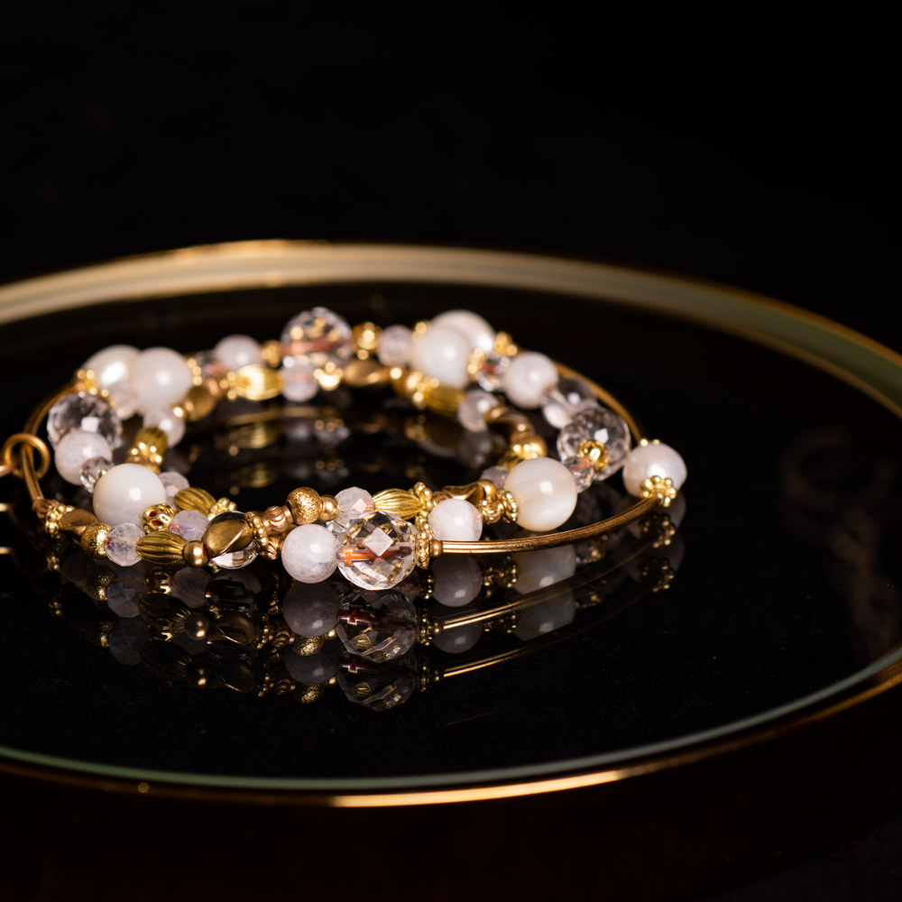 金色拱門的幸運集會｜珍珠螺貝白水晶三圈手鍊 C1341