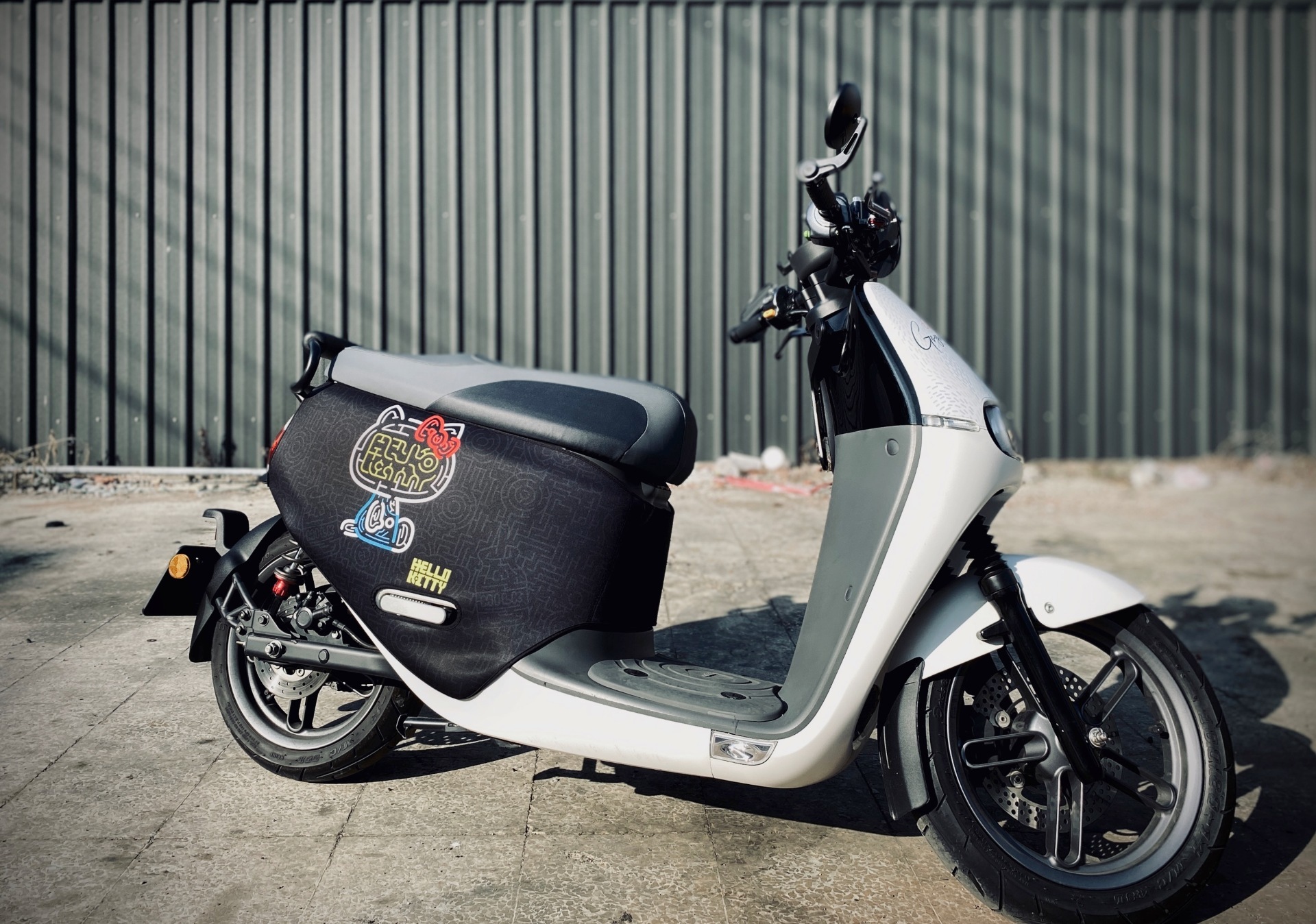 【Kitty凱蒂貓聯名款】BLR gogoro K7 雙面車套 車身防刮套 潛水衣布 防刮套 保護套 車套 機車配備 電動車防刮 智慧雙輪