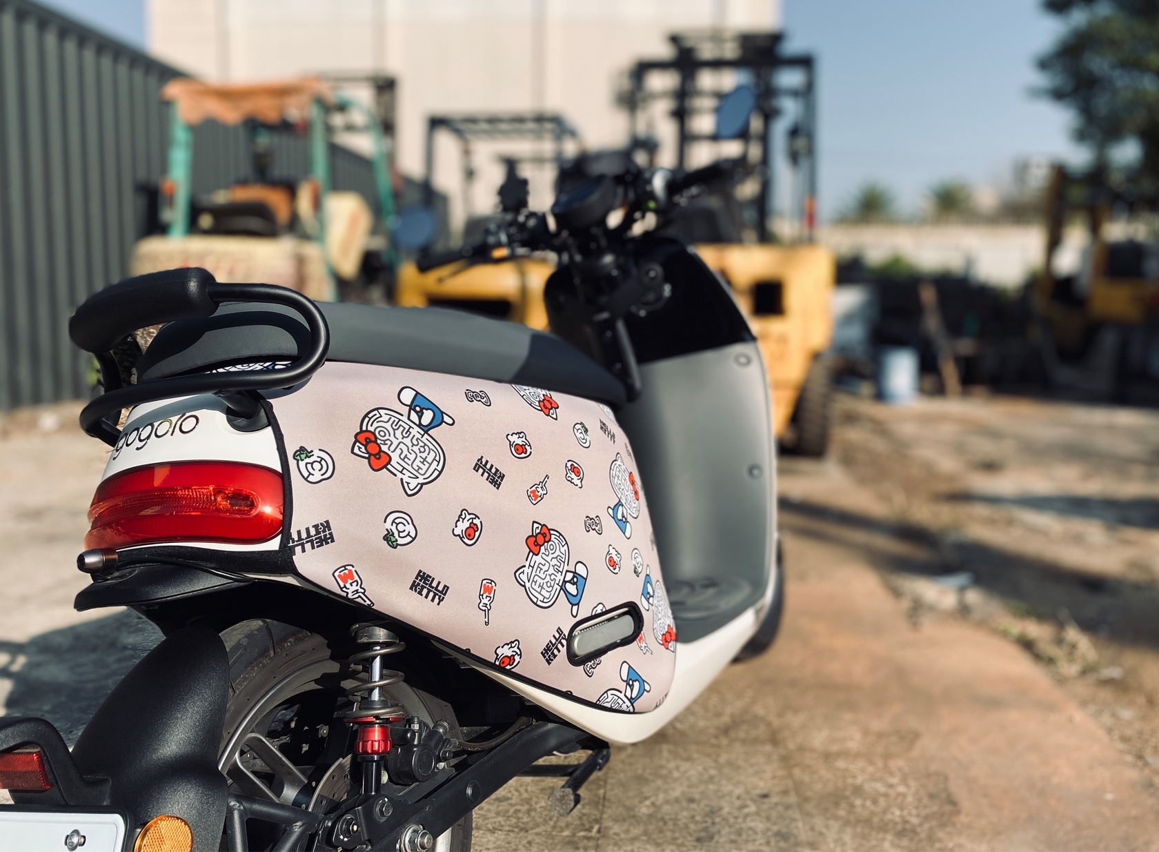 【Kitty凱蒂貓聯名款】BLR gogoro K8 雙面車套 車身防刮套 潛水衣布 防刮套 保護套 車套 機車配備 電動車防刮 智慧雙輪