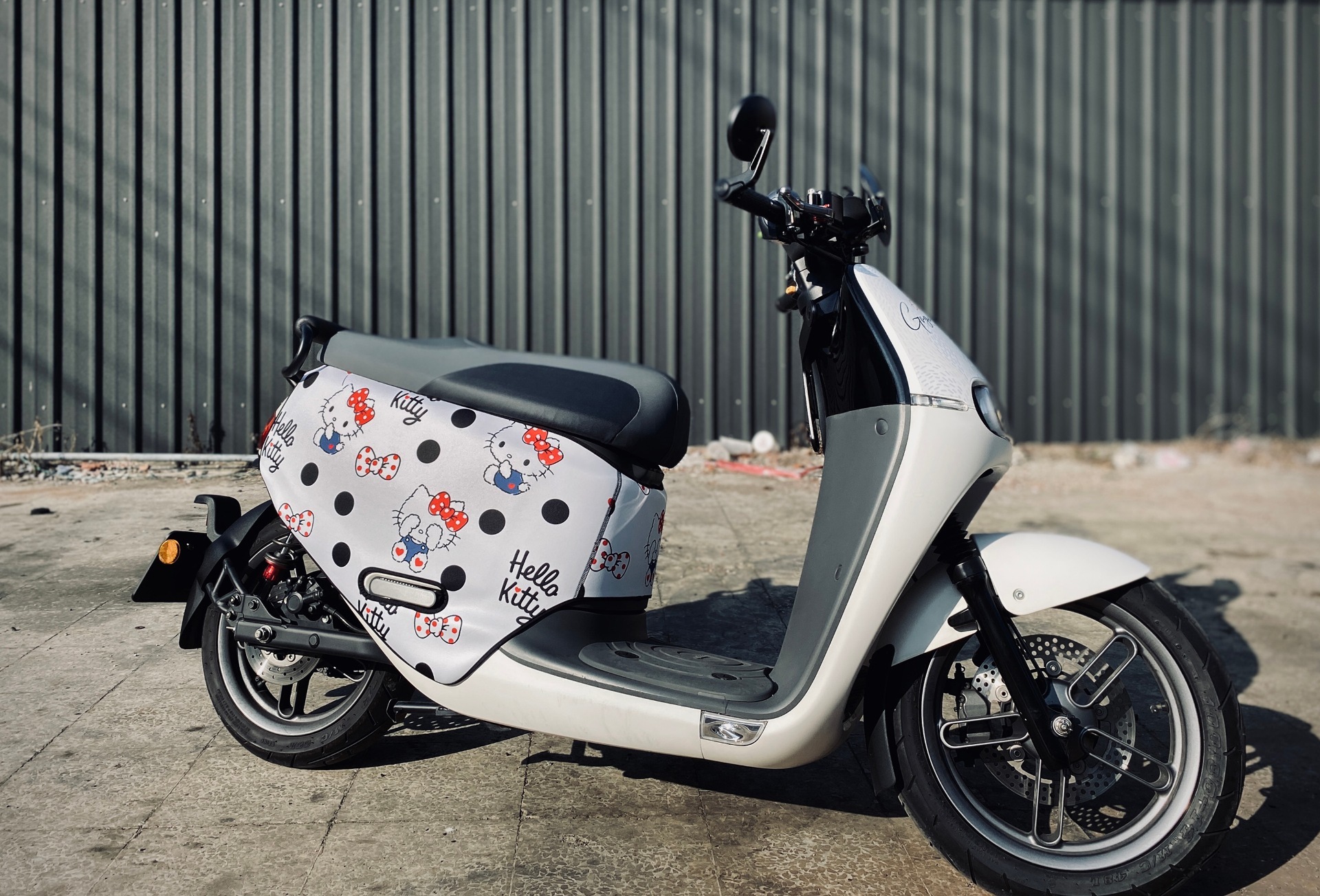 【Kitty凱蒂貓聯名款】BLR gogoro K11 雙面車套 車身防刮套 潛水衣布 防刮套 保護套 車套 機車配備 電動車防刮 智慧雙輪