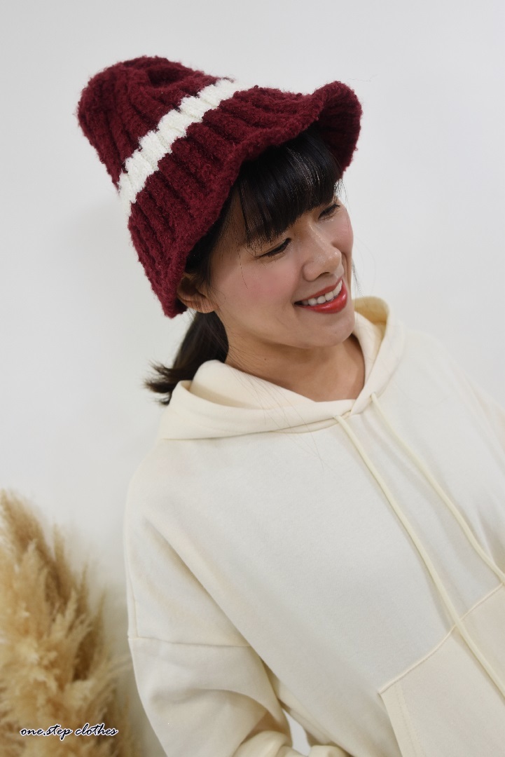 正韓QQ配色條紋毛帽 (紅)