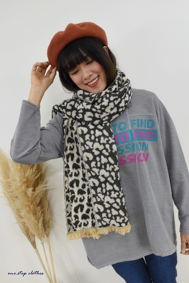 正韓溫暖的雙面豹紋圍巾