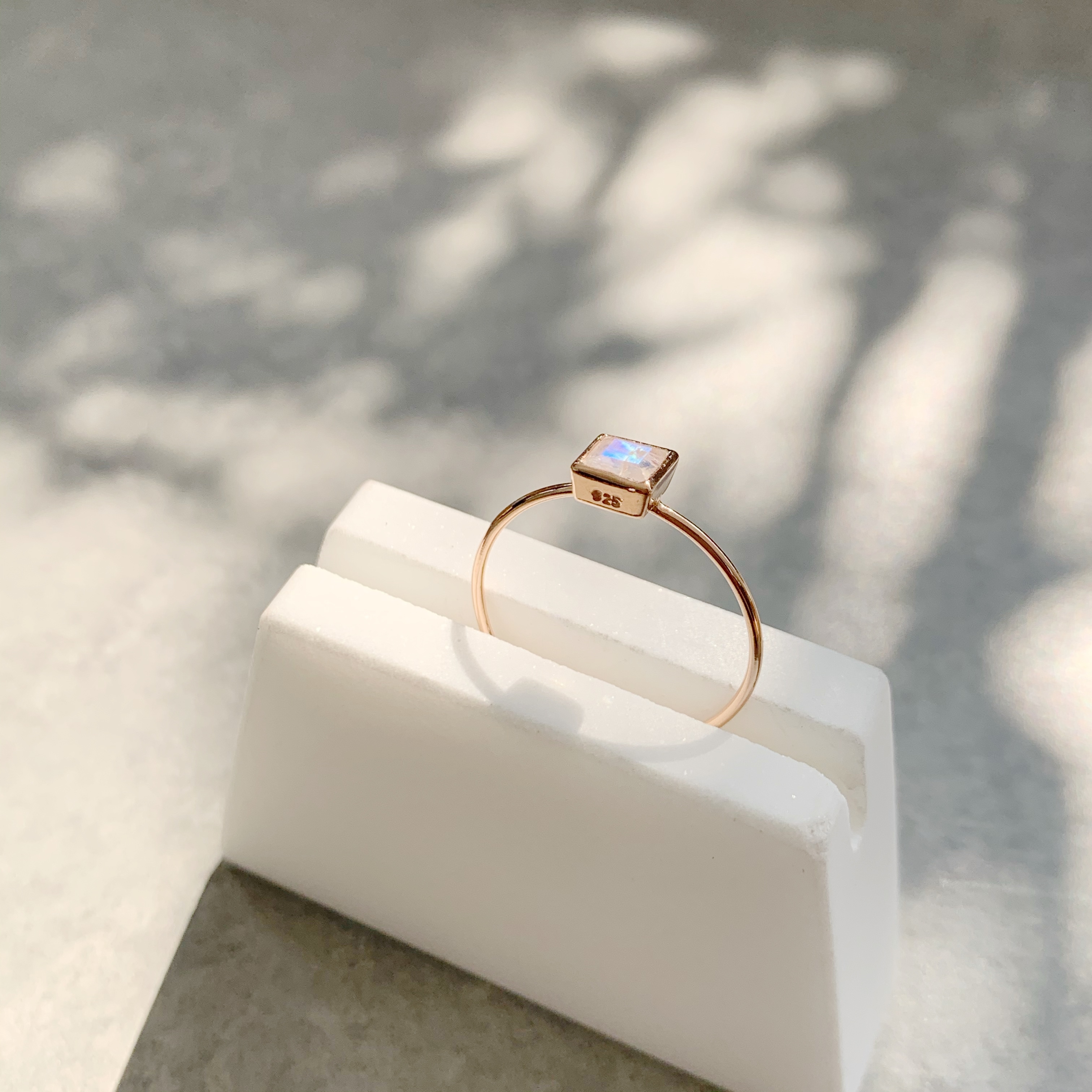 Lego正方月光石戒指