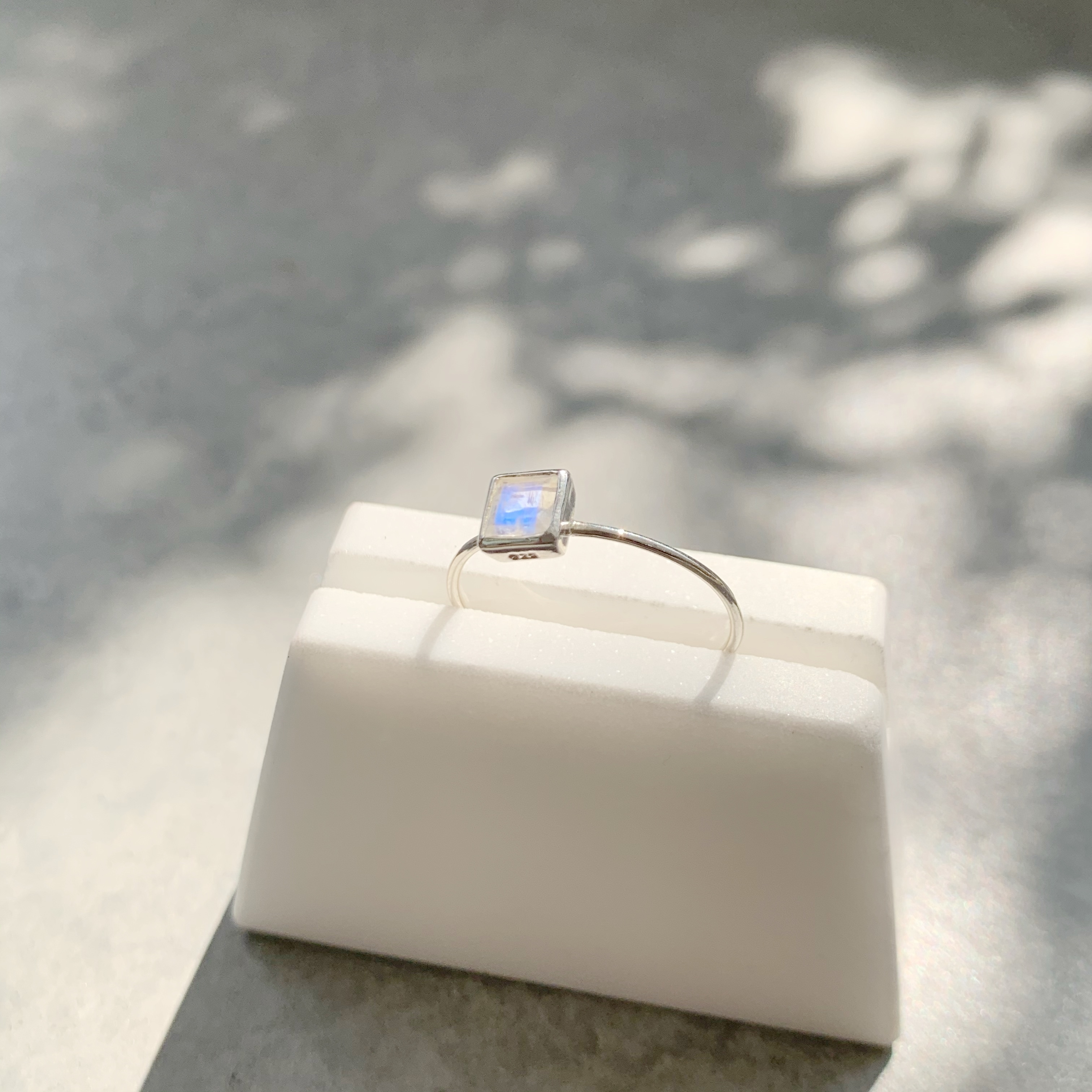 Lego正方月光石戒指