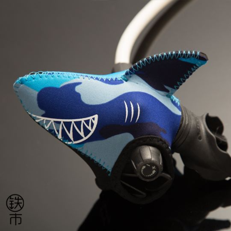 ▲鉄市設計-二級頭造型保護套-迷彩藍鯊