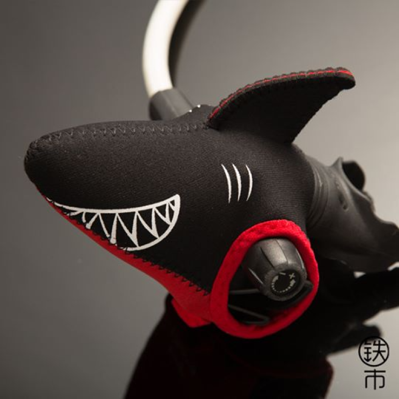 ▲鉄市設計-二級頭造型保護套-黑鯊