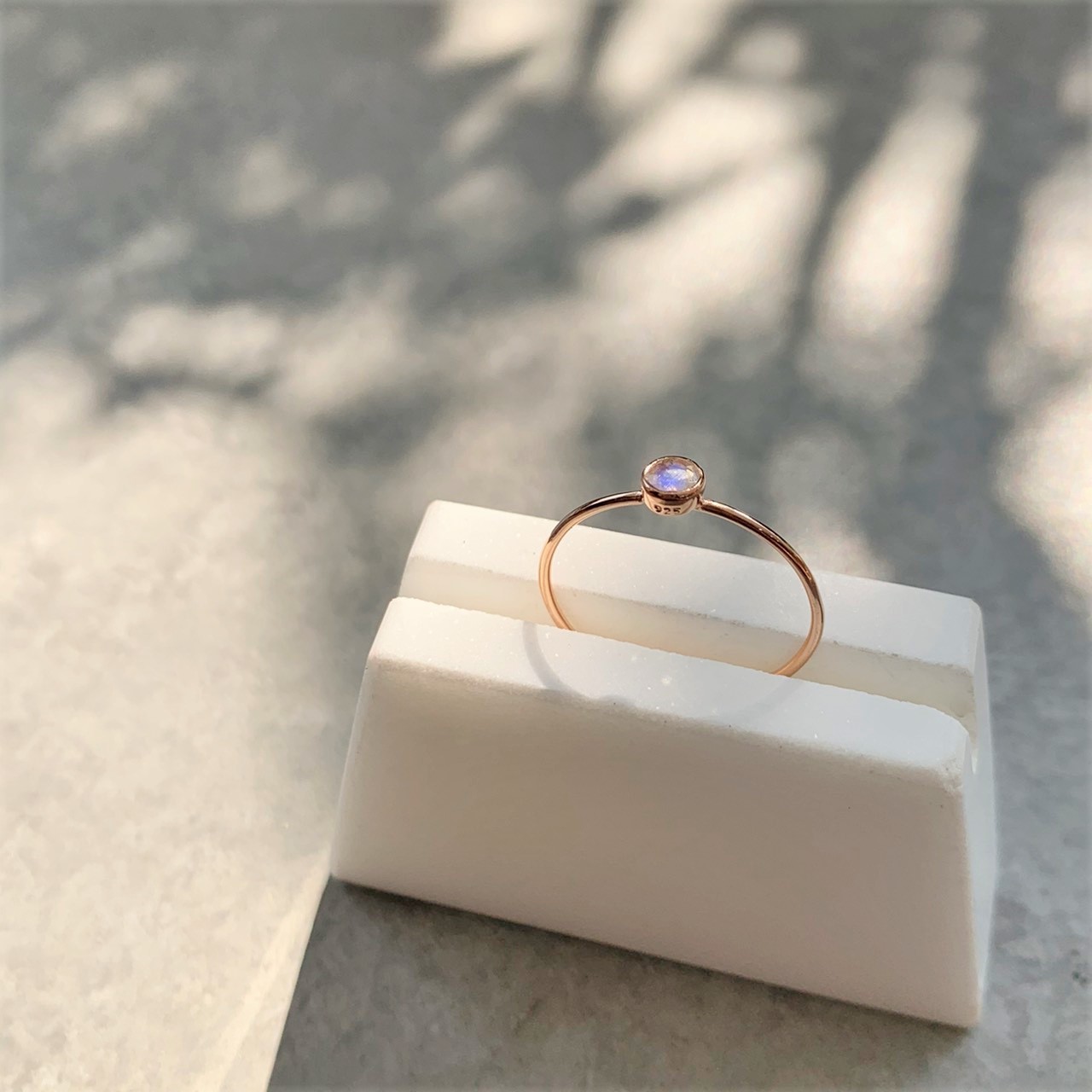 Lego鑽面圓形月光石戒指