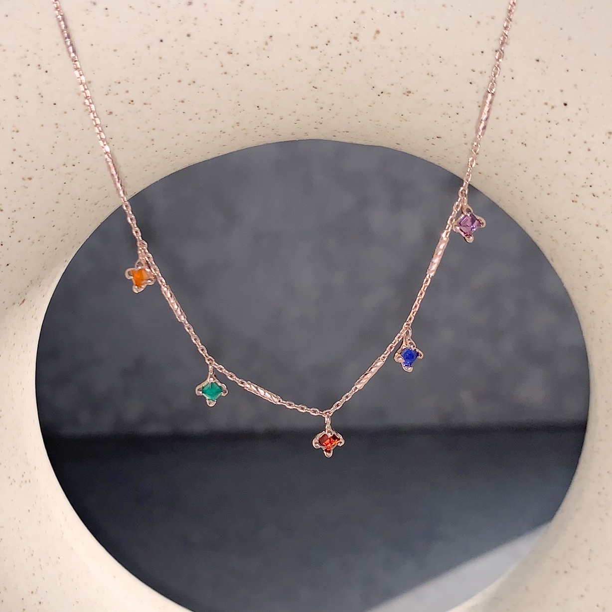 Light String彩寶鎖骨鍊