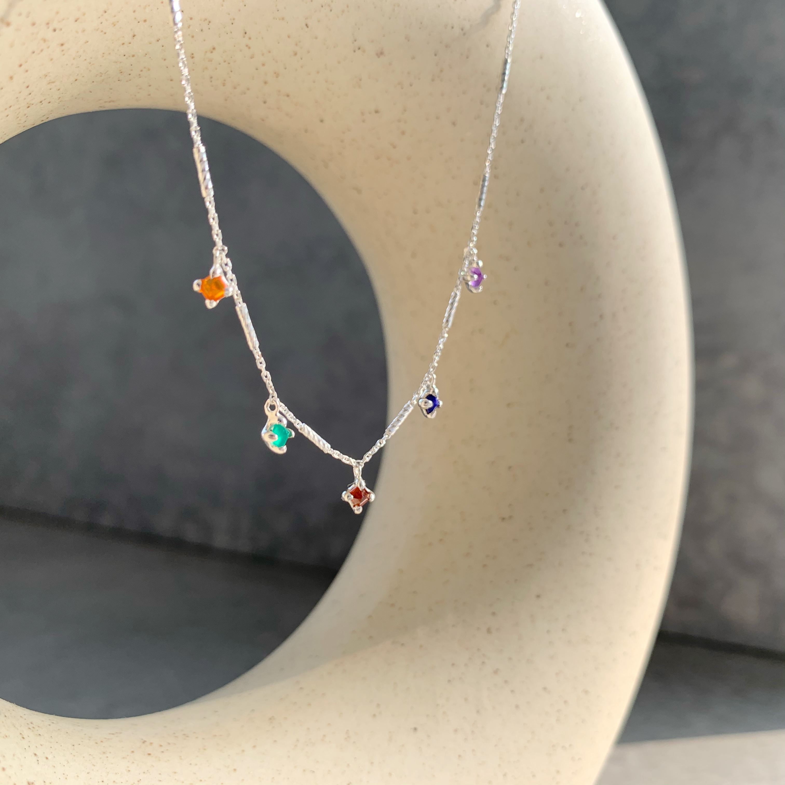 Light String彩寶鎖骨鍊