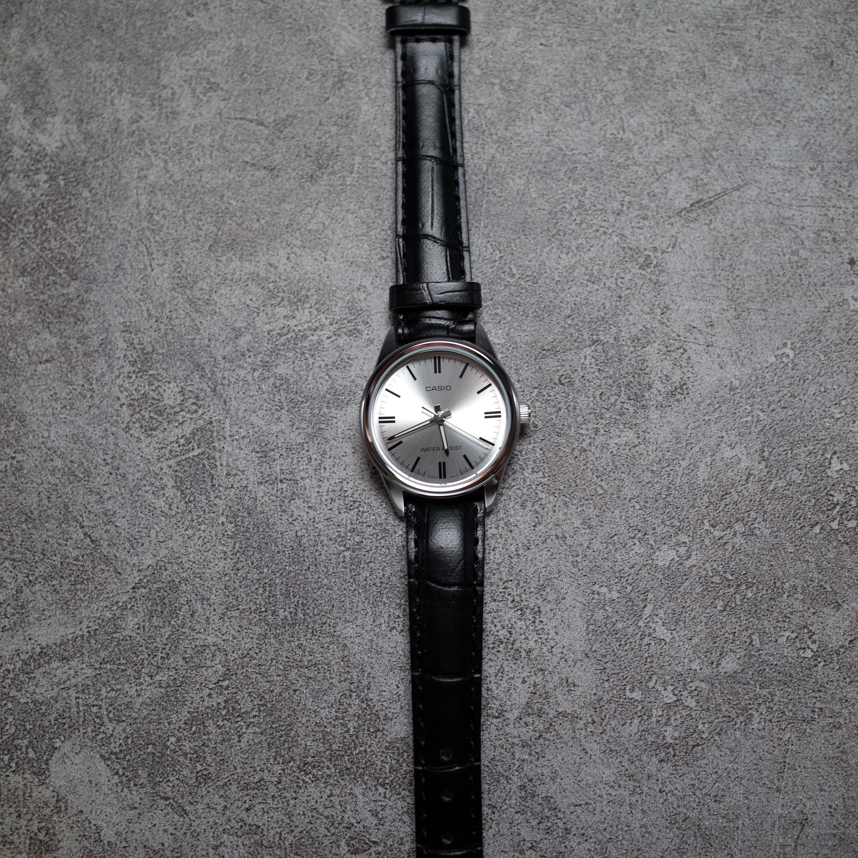 Casio LTP-V005L-7A 28mm 銀面 皮帶錶 復古錶