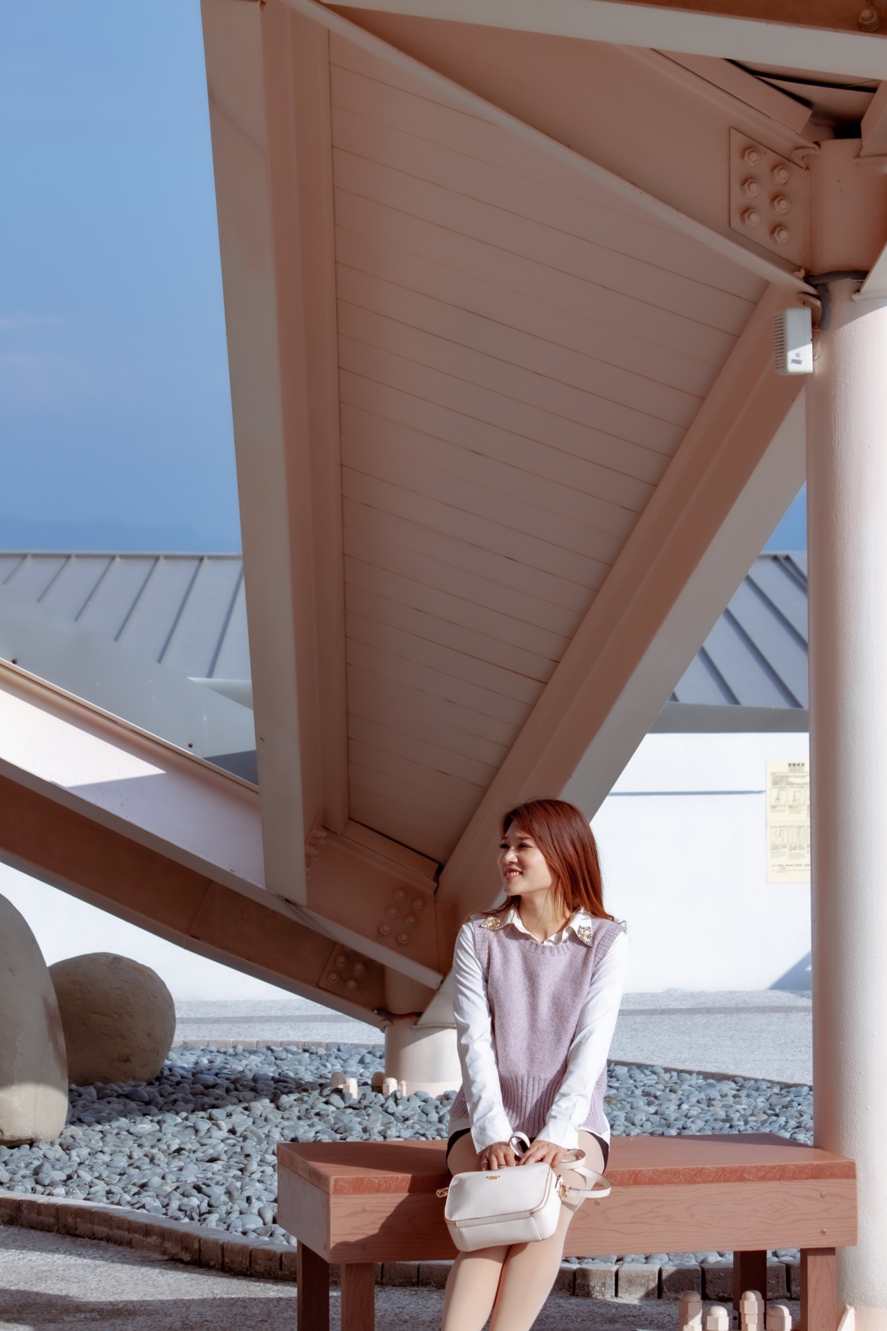 粉色針織背心穿搭推薦