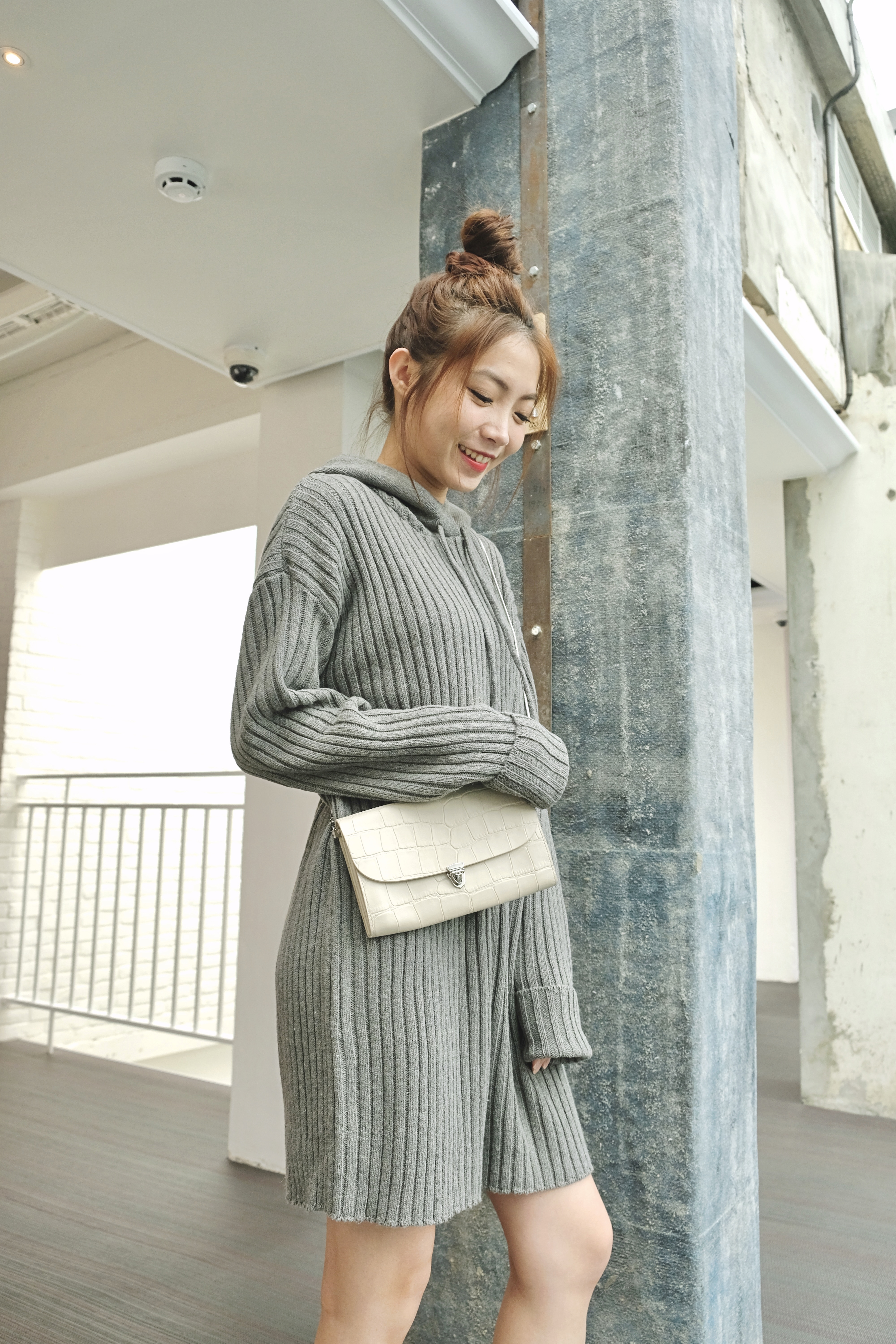 懶人必備百搭坑條連帽針織洋