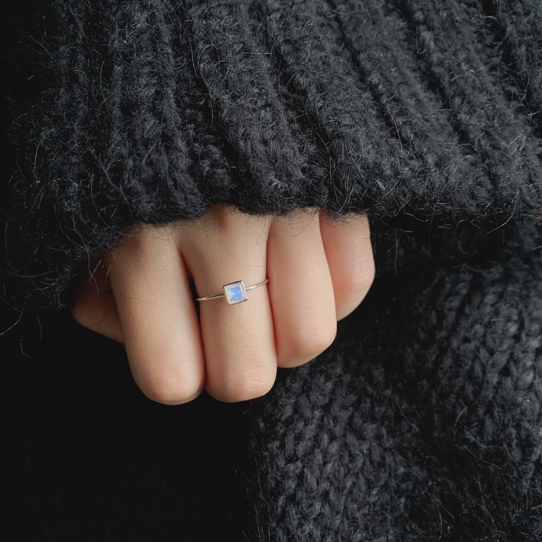 Lego正方月光石戒指