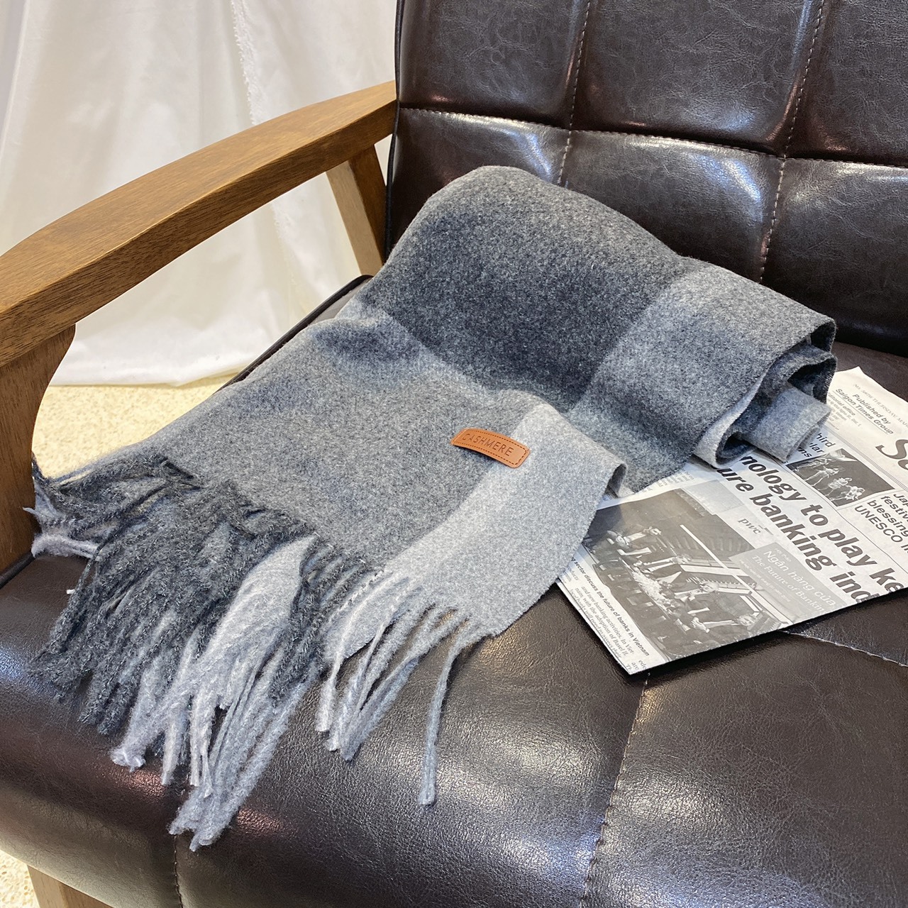 皮標羊絨大格灰圍巾/二色