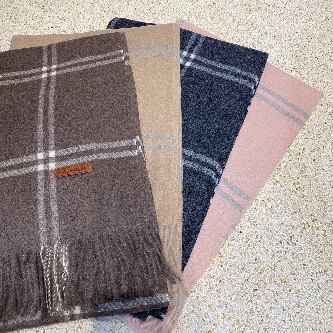 羊絨大格須須圍巾/五色