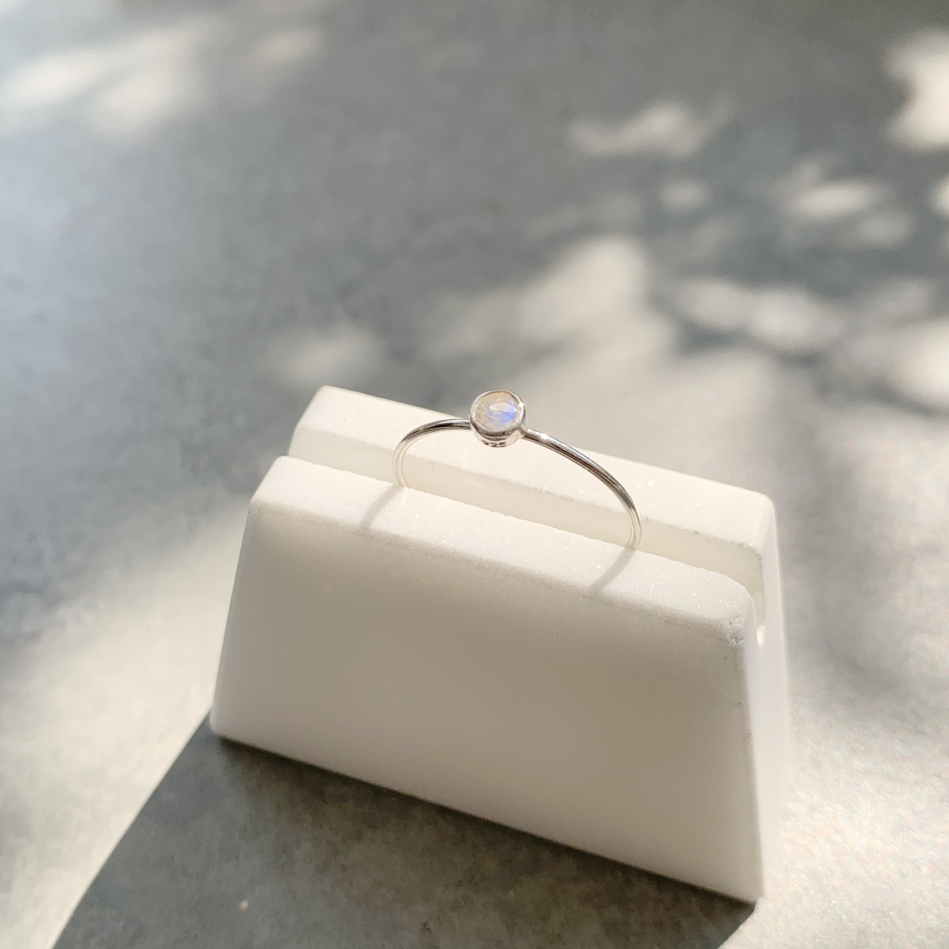 Lego鑽面圓形月光石戒指